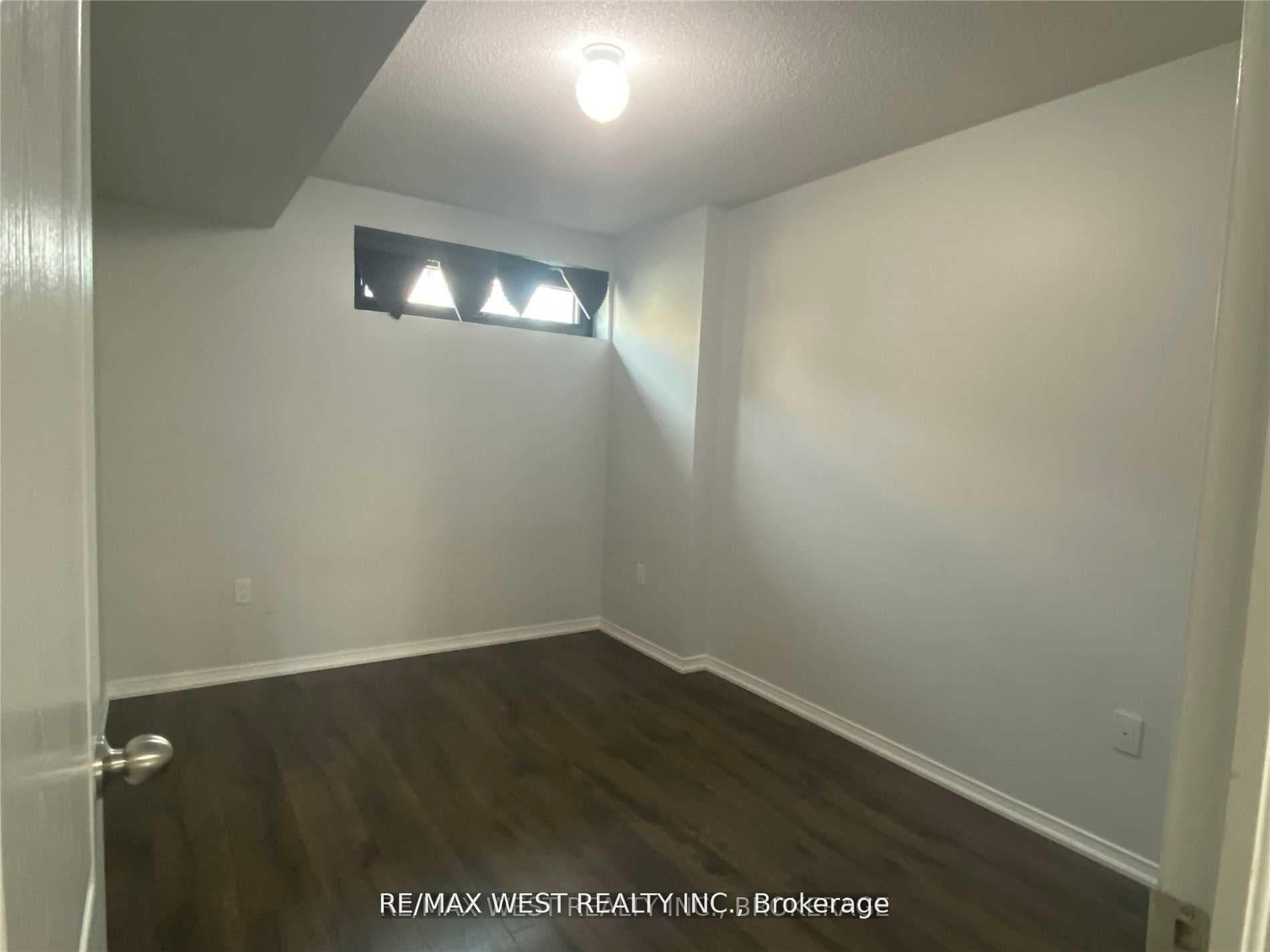 130 Widdicombe Hill Boulevard Unit 421 photo 9