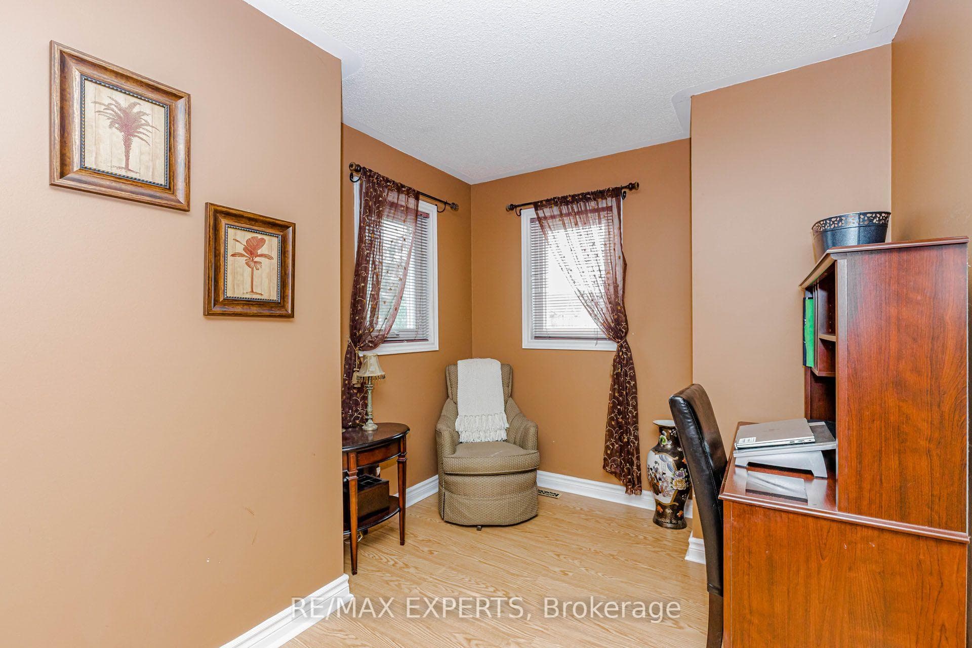 225 Kelso Crescent photo 19