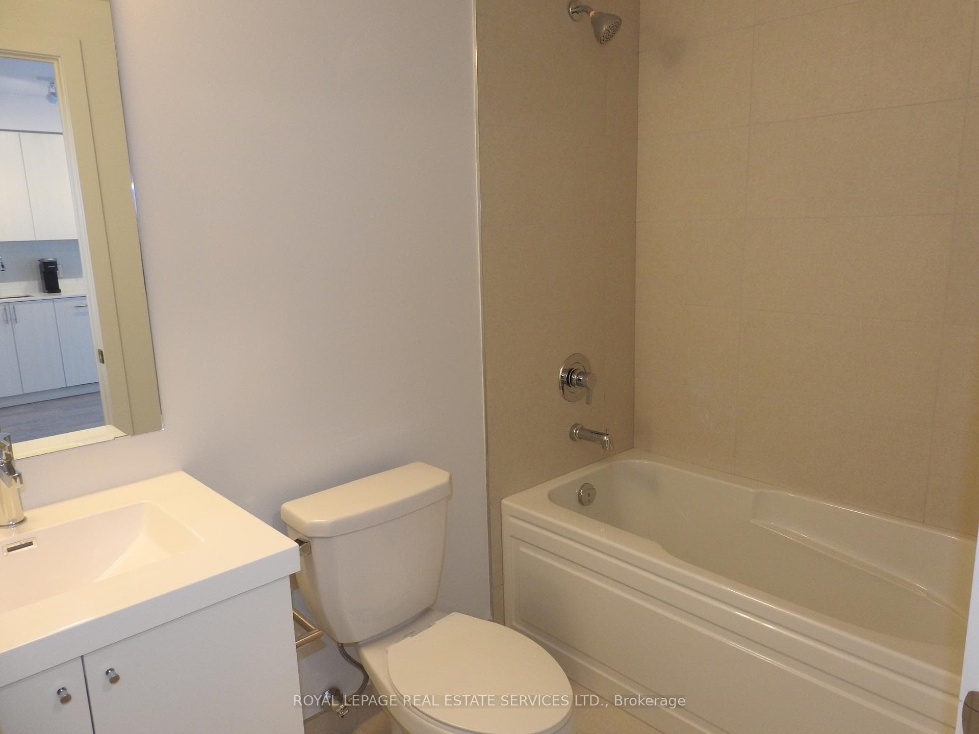 2550 Simcoe Street Unit 610 photo 4