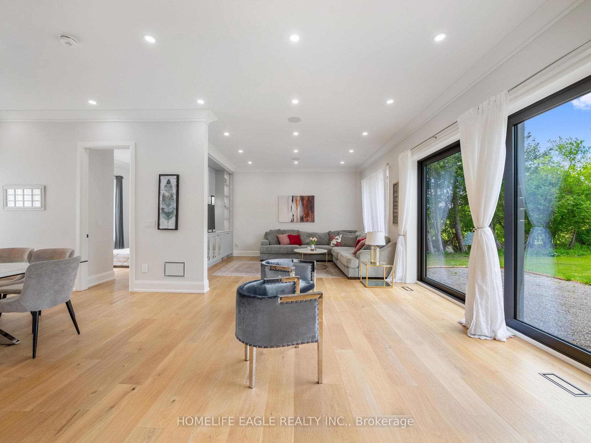 15714 Bathurst Street photo 11