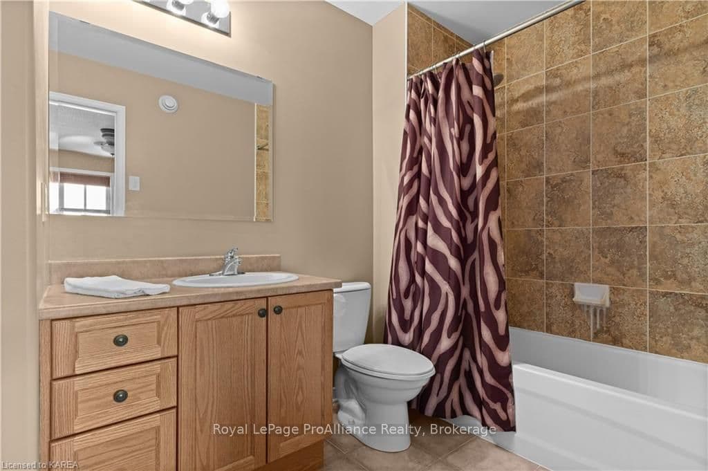 1548 CRIMSON Crescent photo 25