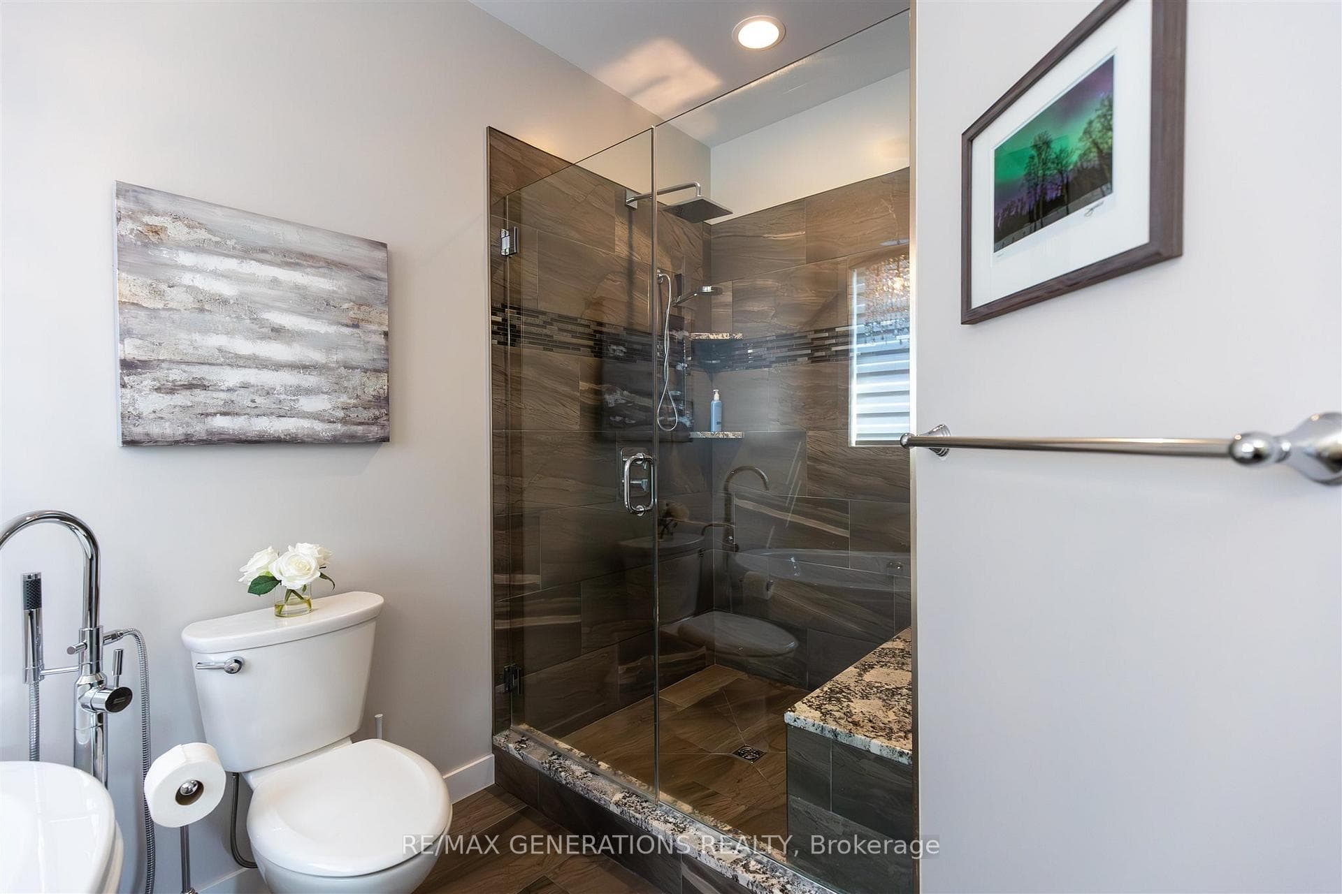 2752 King George's Park Drive photo 10