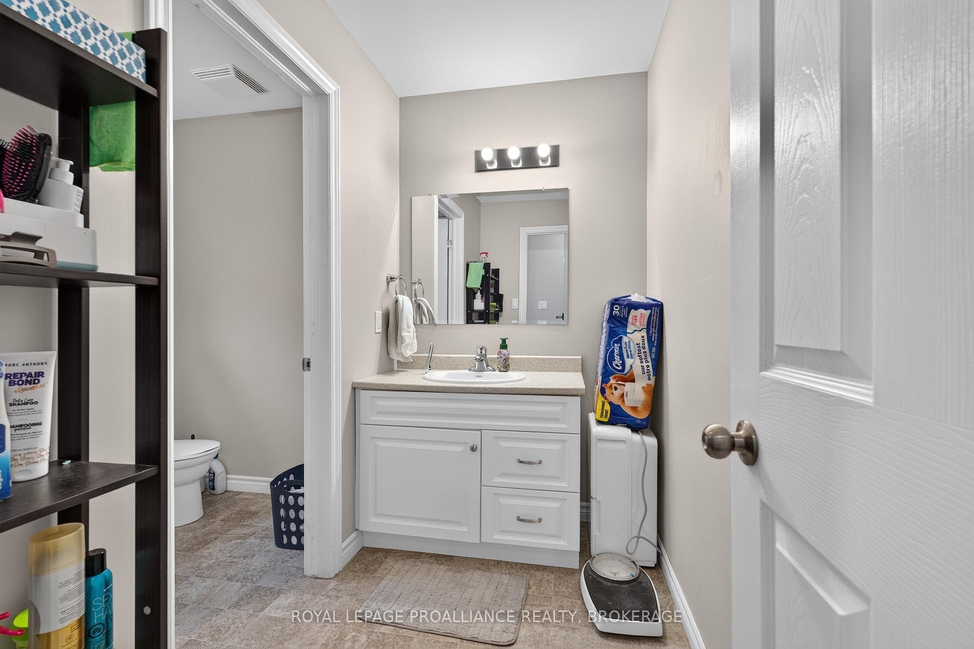 251 Yonge Street photo 23