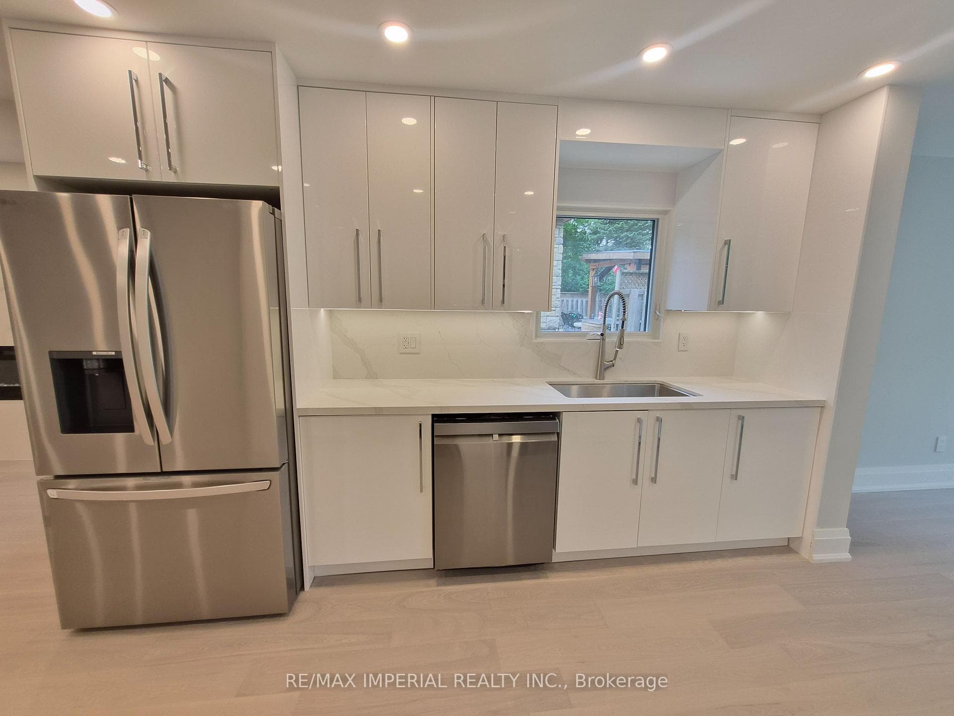 191 Avenue Road photo 19