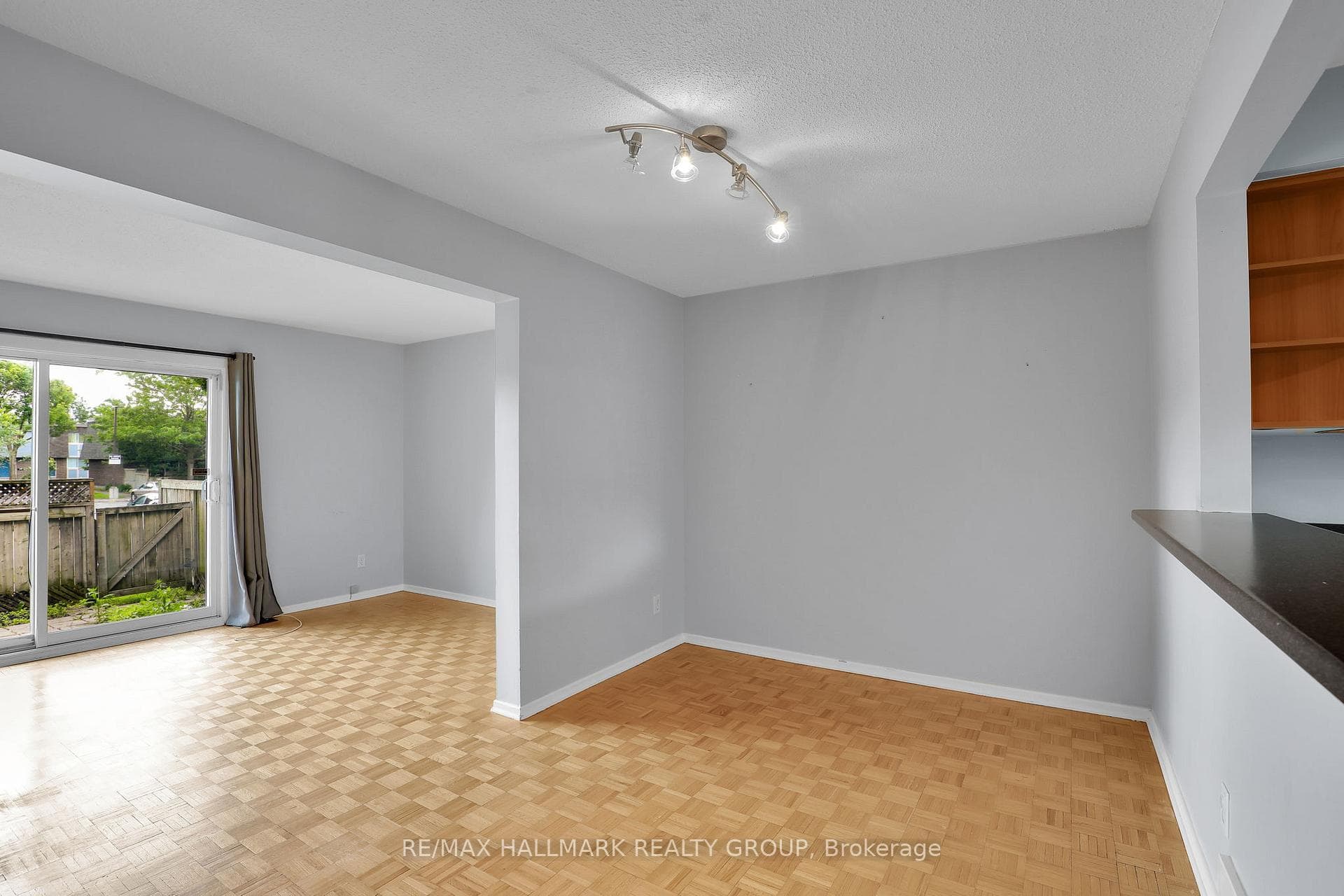 2912 Fairlea Crescent photo 11