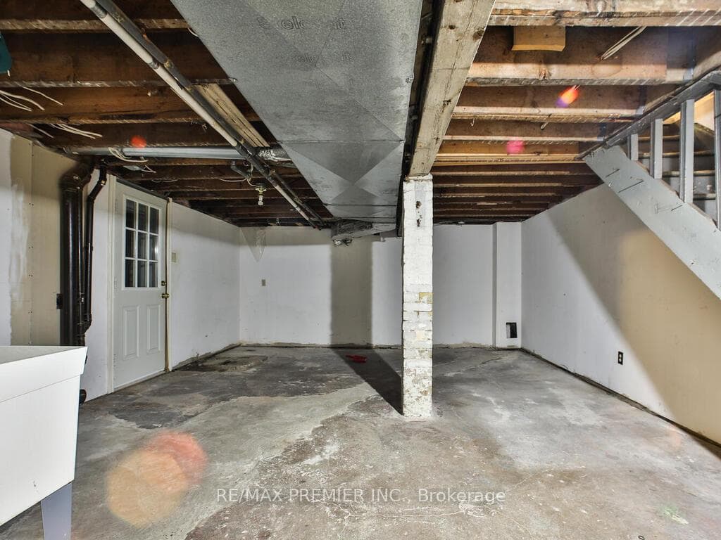 42 Simpson Avenue photo 39