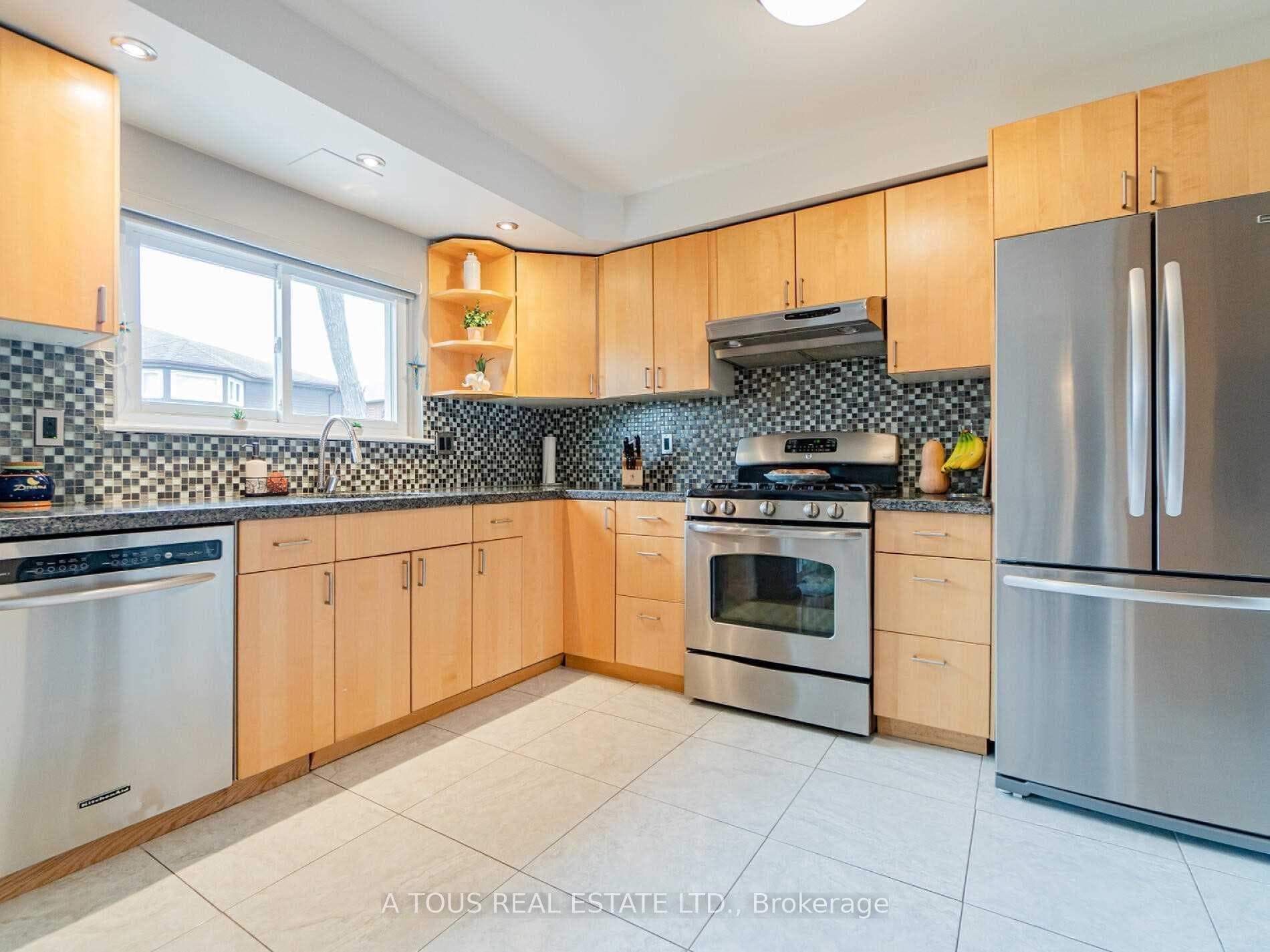 11 Edwin Drive photo 1