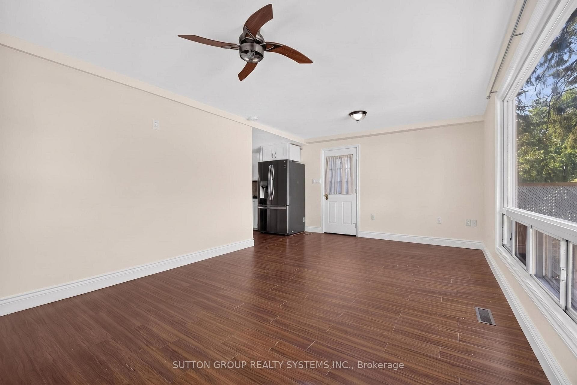 2082 Lilac Drive photo 15