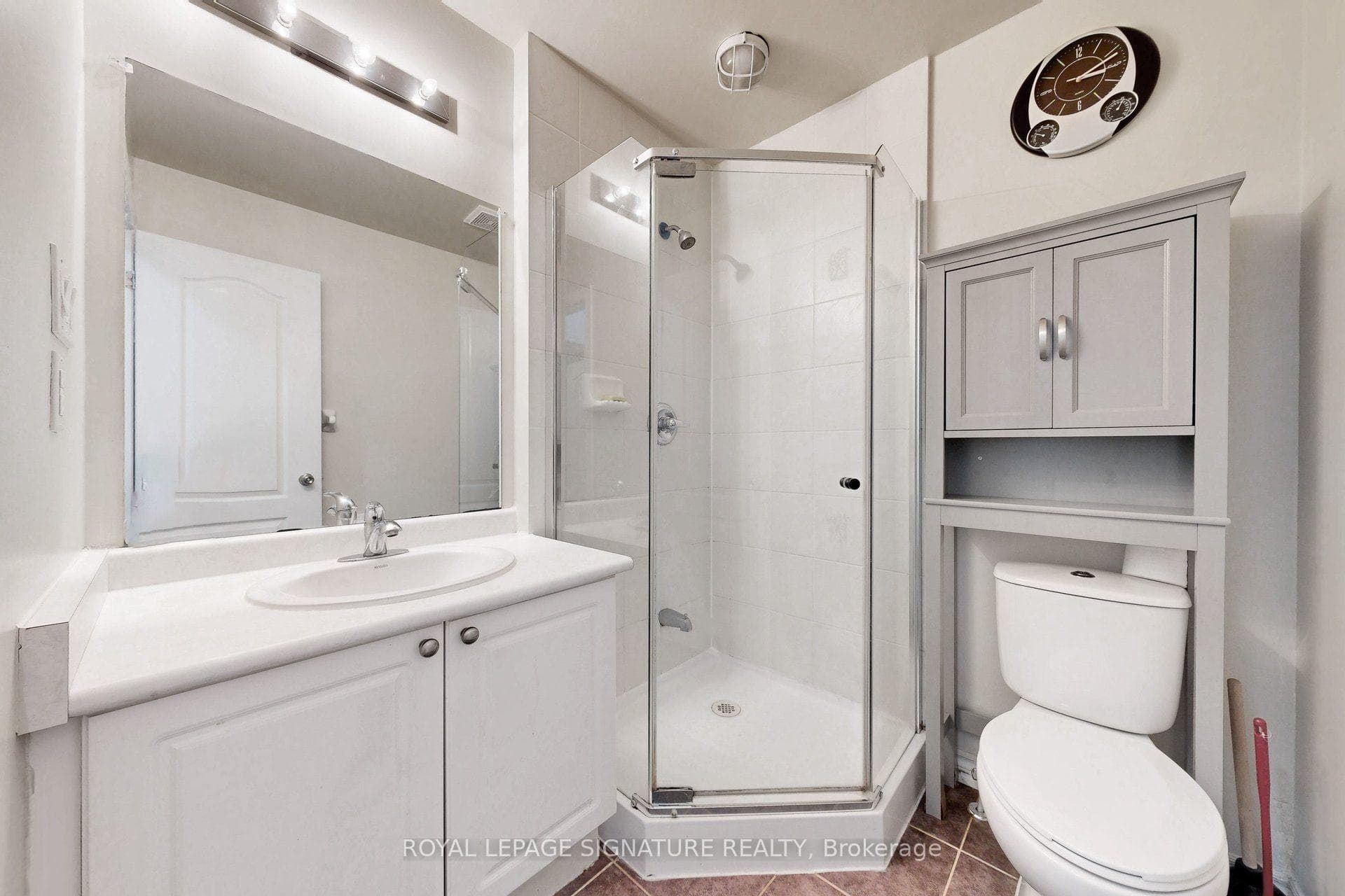 51 Piggott Mews photo 37