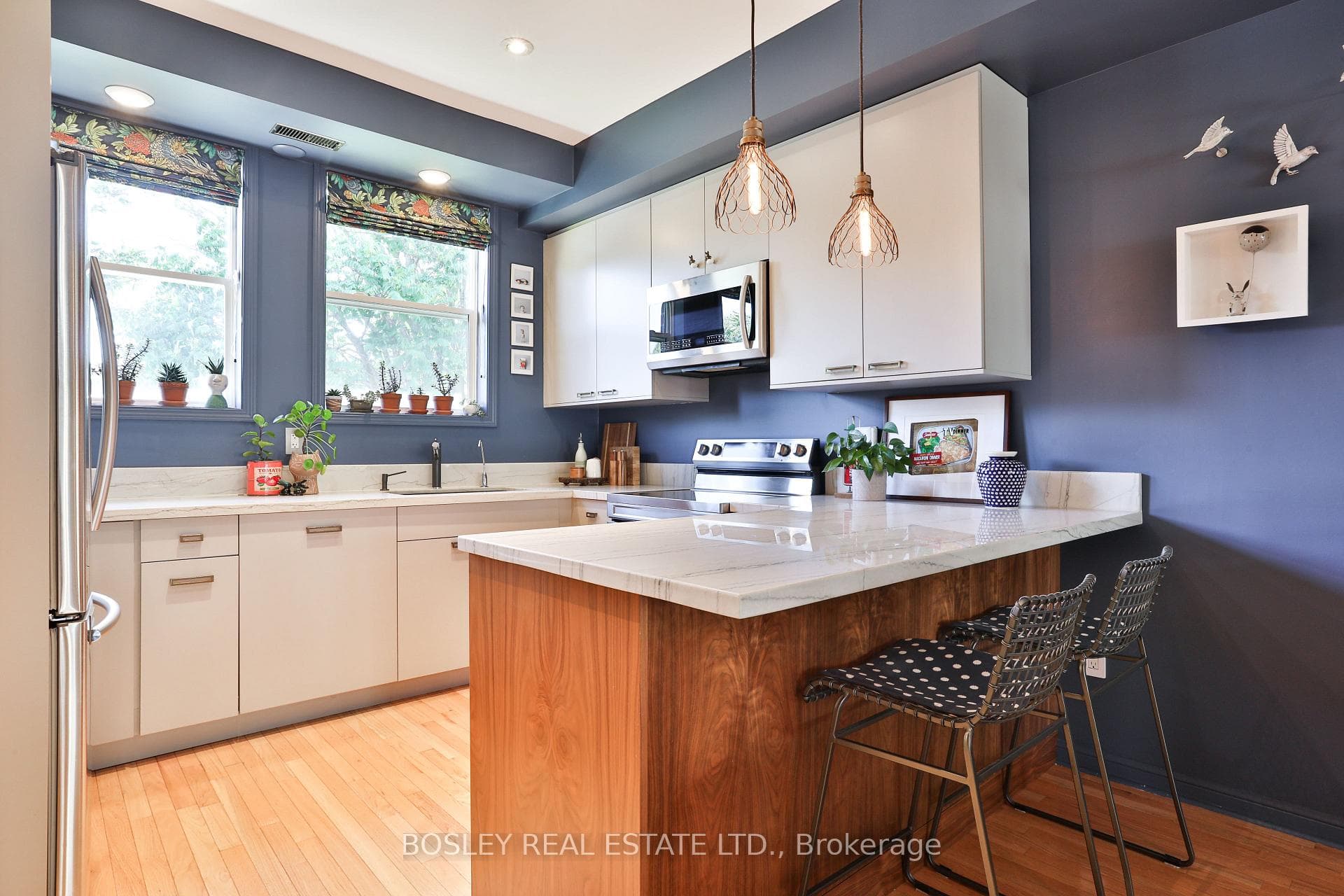 Gorgeous custom kitchen with breakfast bar