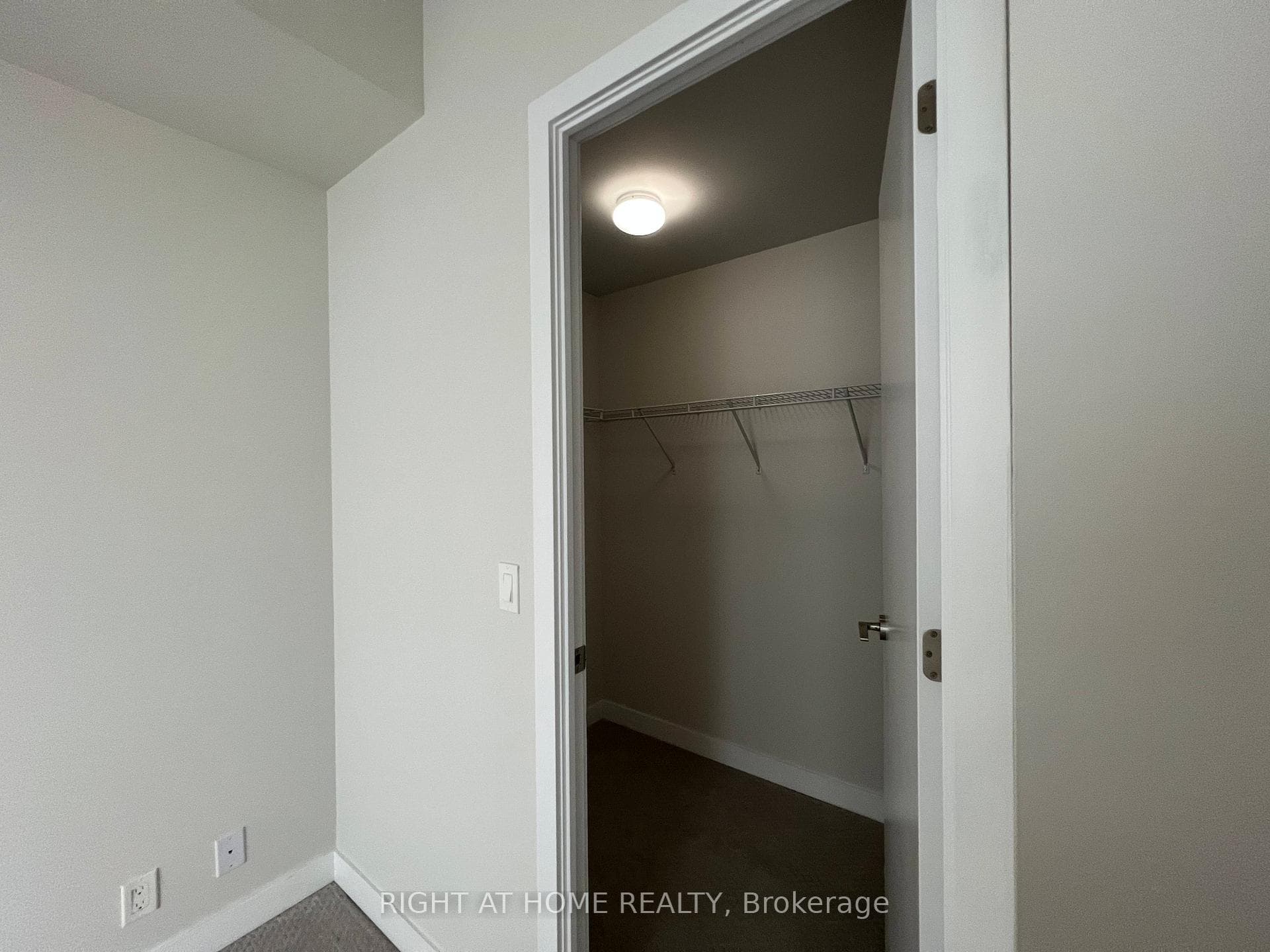 2221 Yonge Street Unit 2505 photo 8