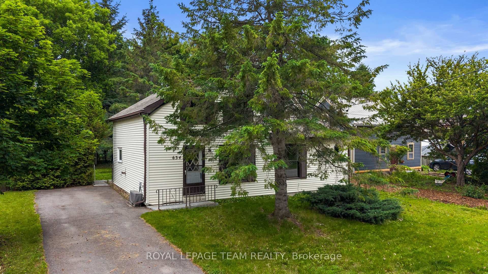 634 Elgin Street photo 41
