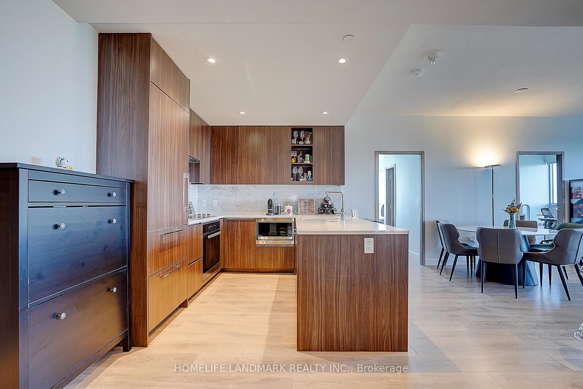 85 Mcmahon Drive Unit 3502 photo 7