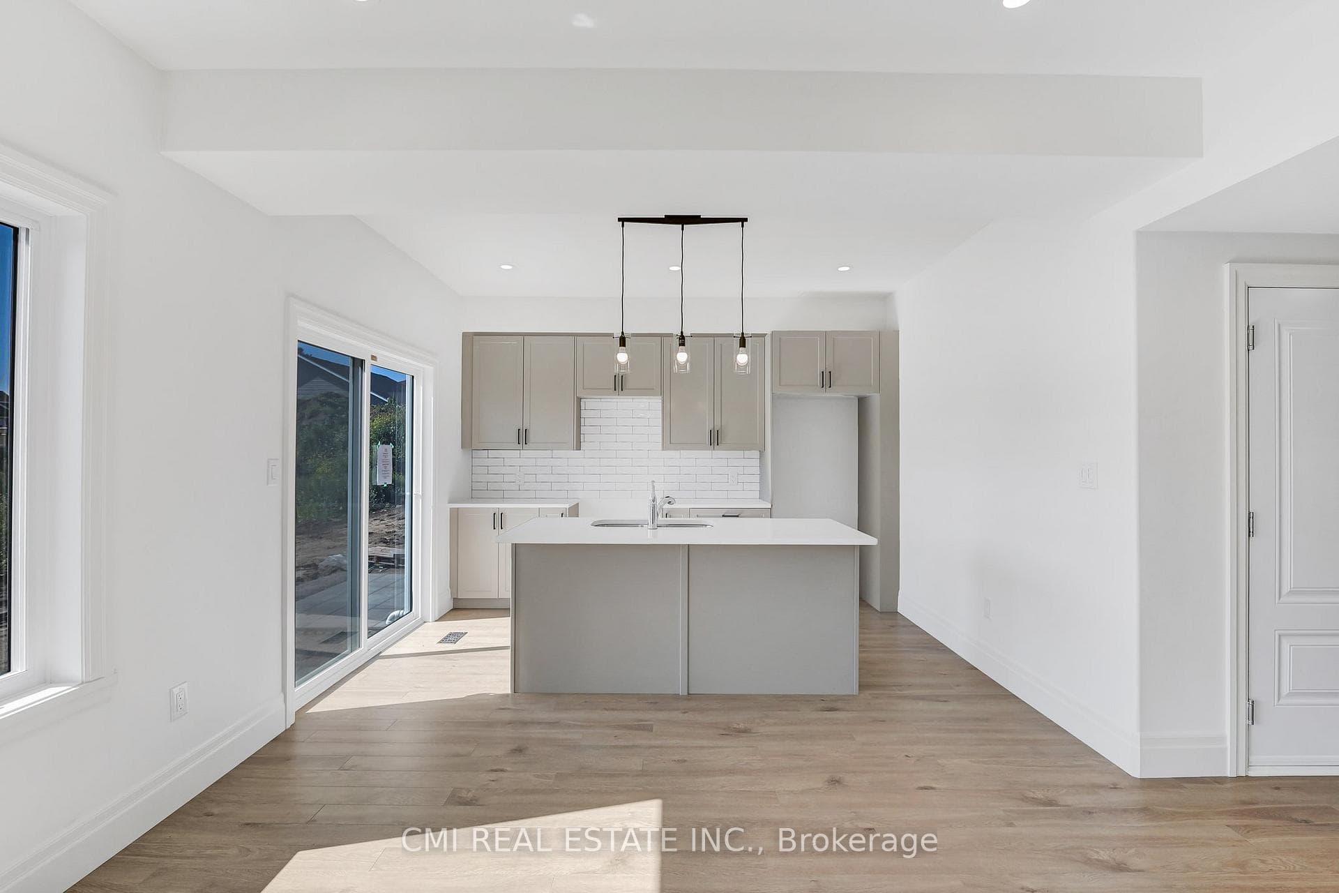 42 Campbell Crescent photo 11