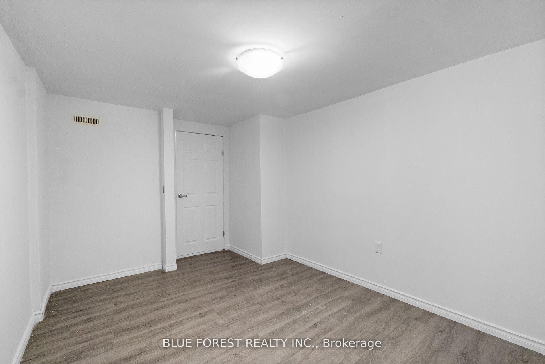 696 Wonderland Road Unit 15 photo 11