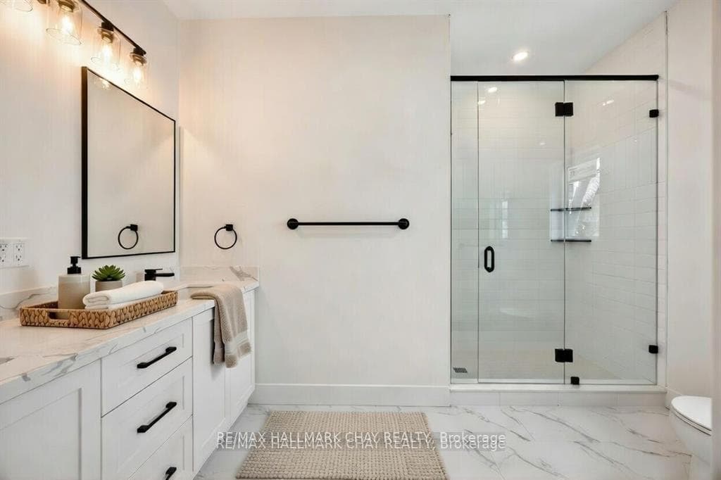 30 rose Avenue photo 13