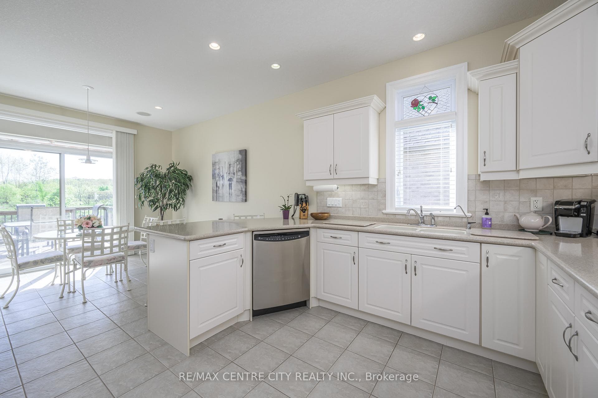 3278 Colonel Talbot Road Unit 193 photo 9