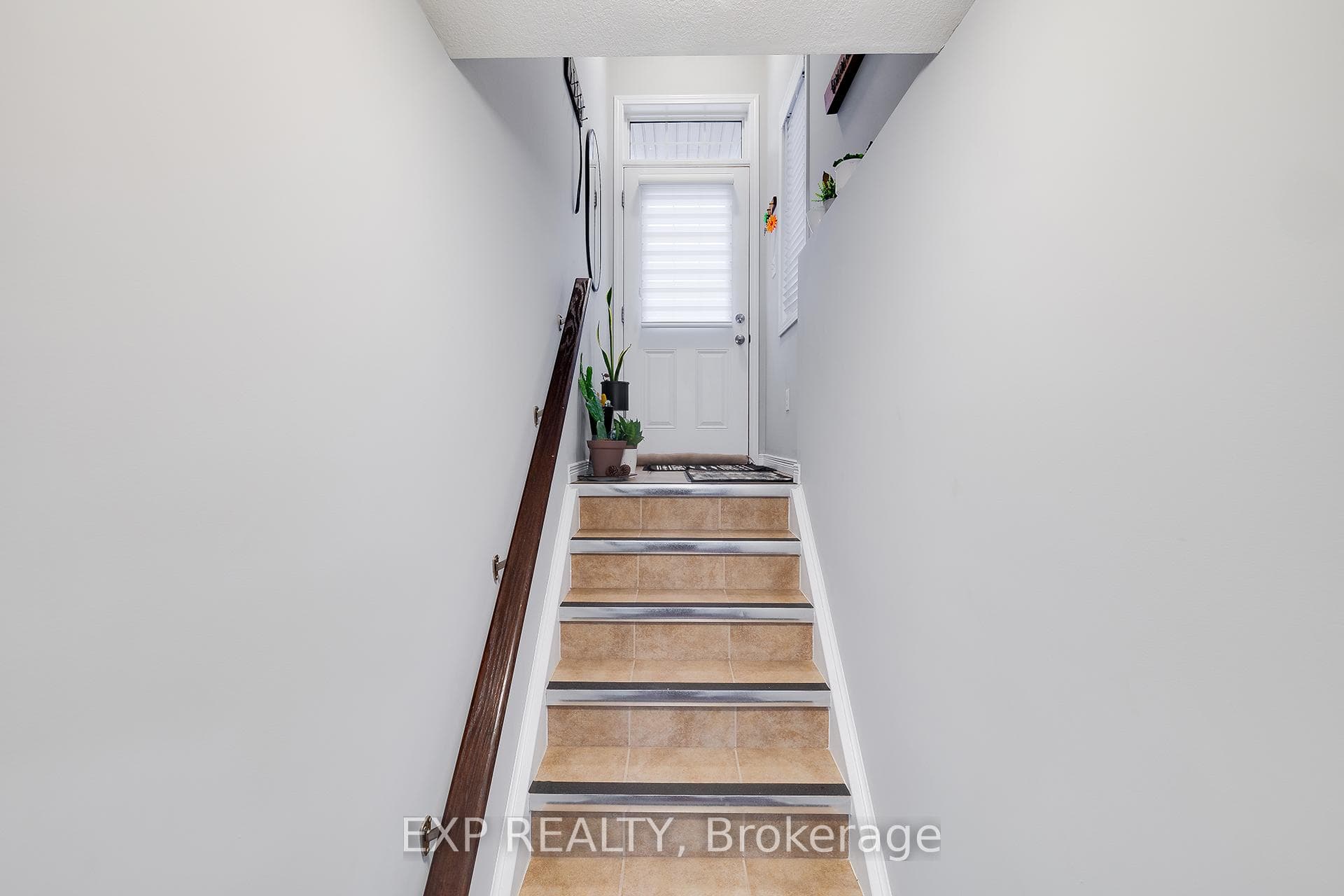 230 Jessica Crescent Unit 6A photo 15