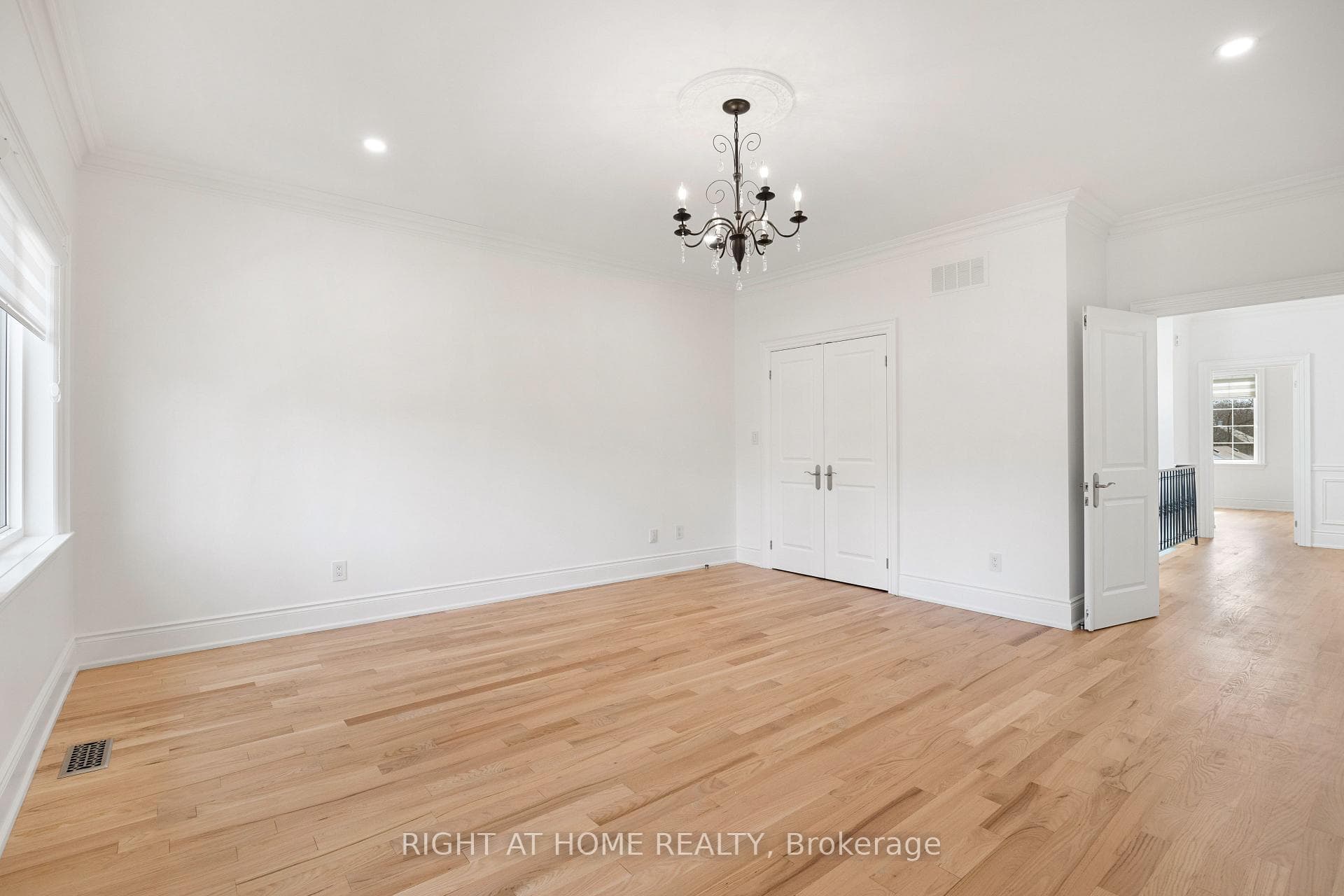 196 Florence Avenue photo 33