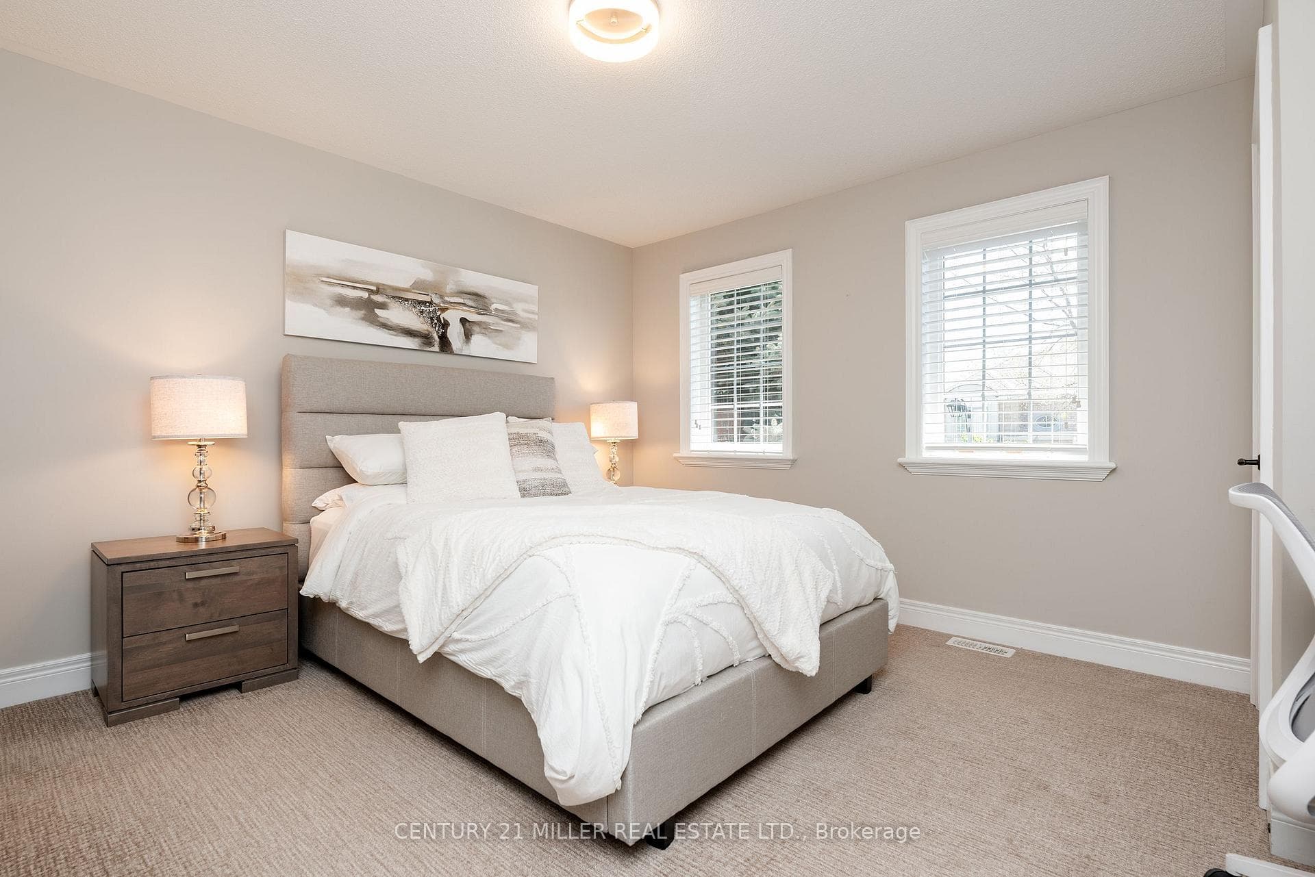 3122 Saddleworth Crescent photo 26