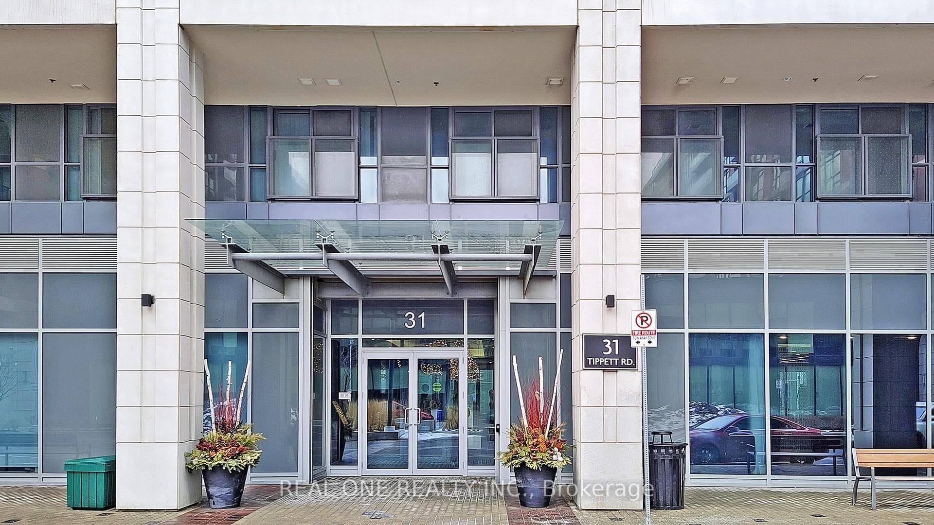 31 Tippett Road Unit 839 photo 4