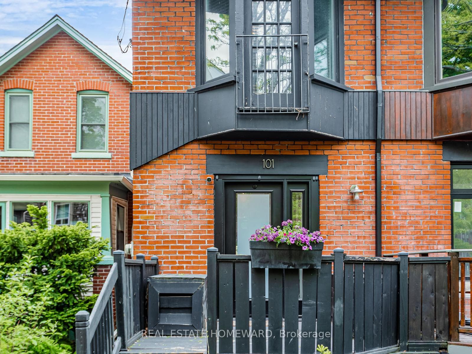 101 Wright Avenue photo 4