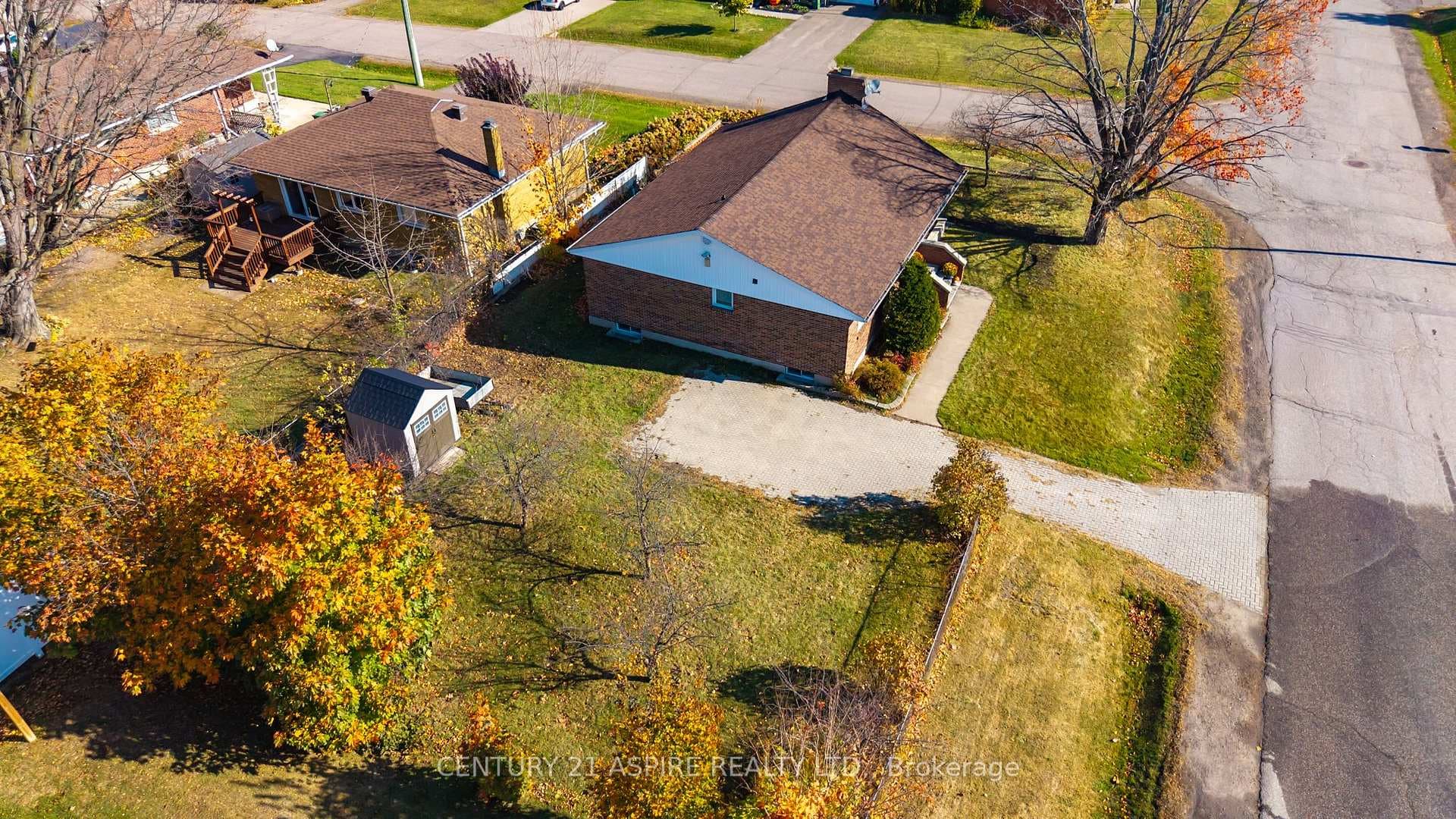 553 Champlain Street photo 45