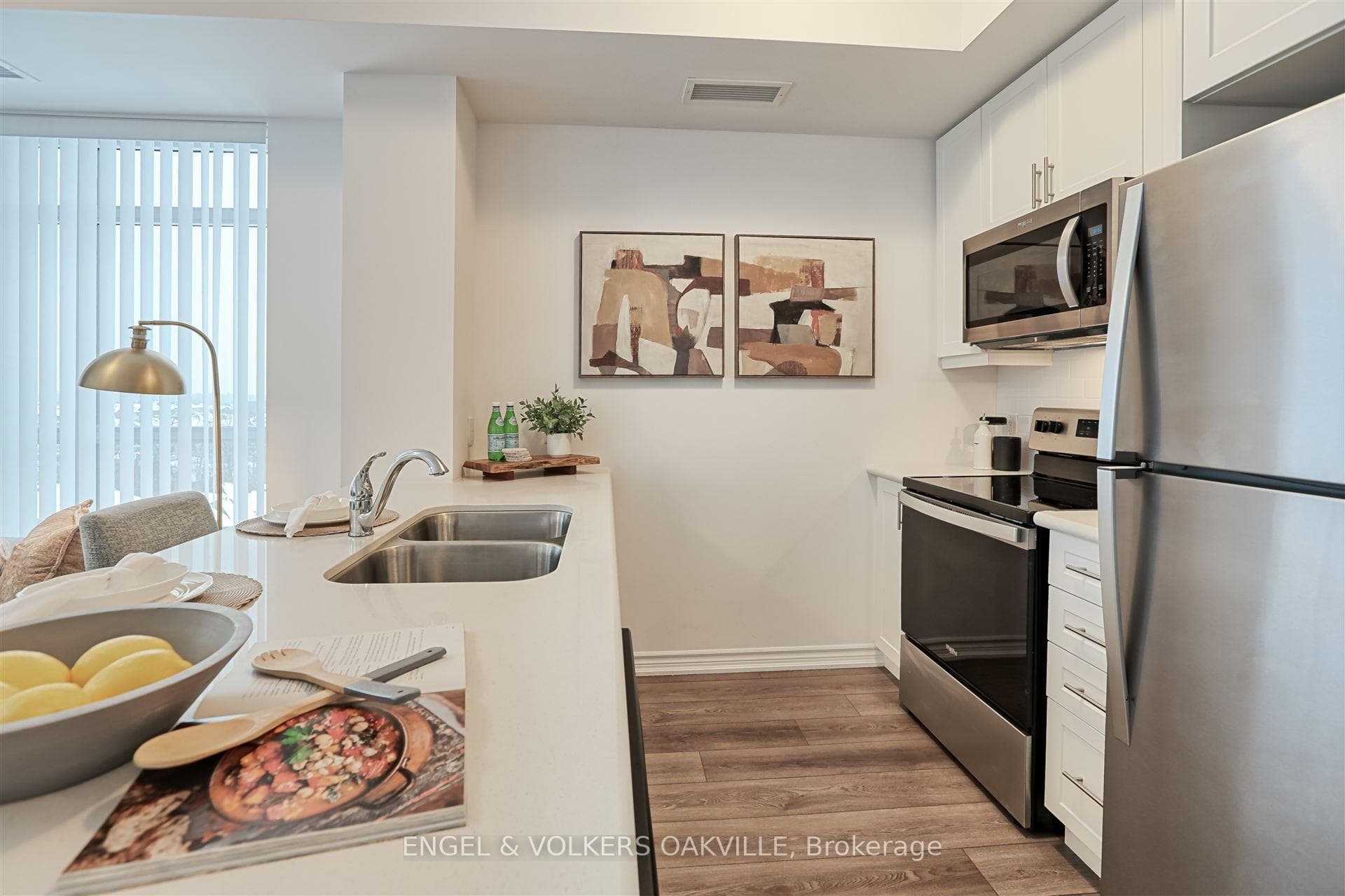 460 Dundas Street Unit 611 photo 11