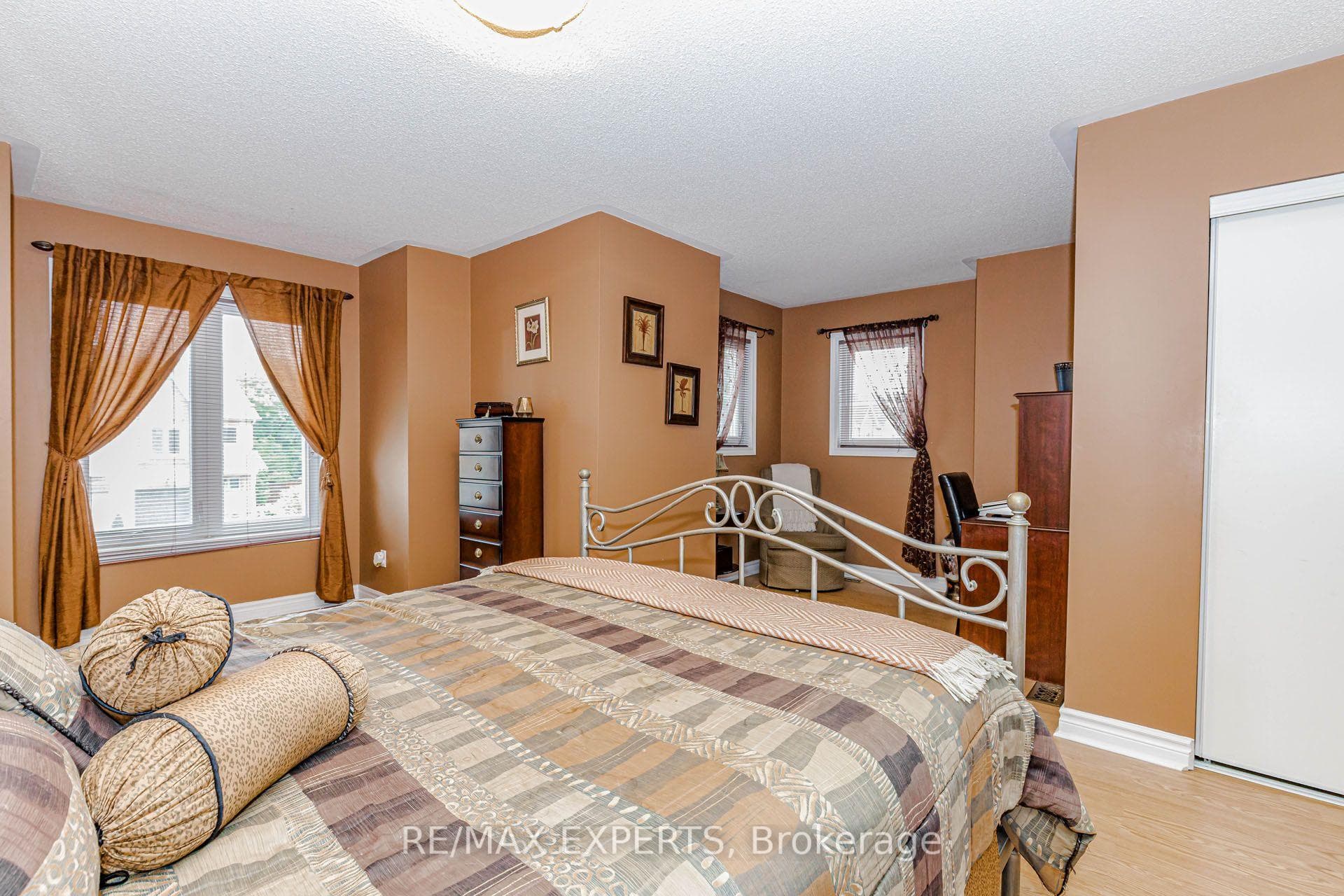 225 Kelso Crescent photo 18