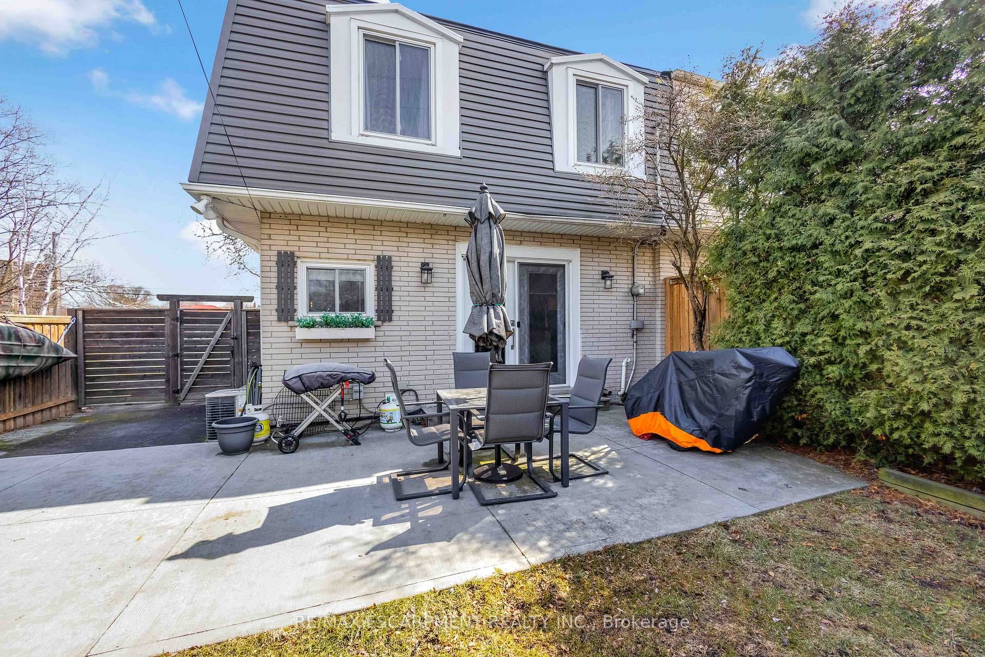 280 Quigley Street photo 36