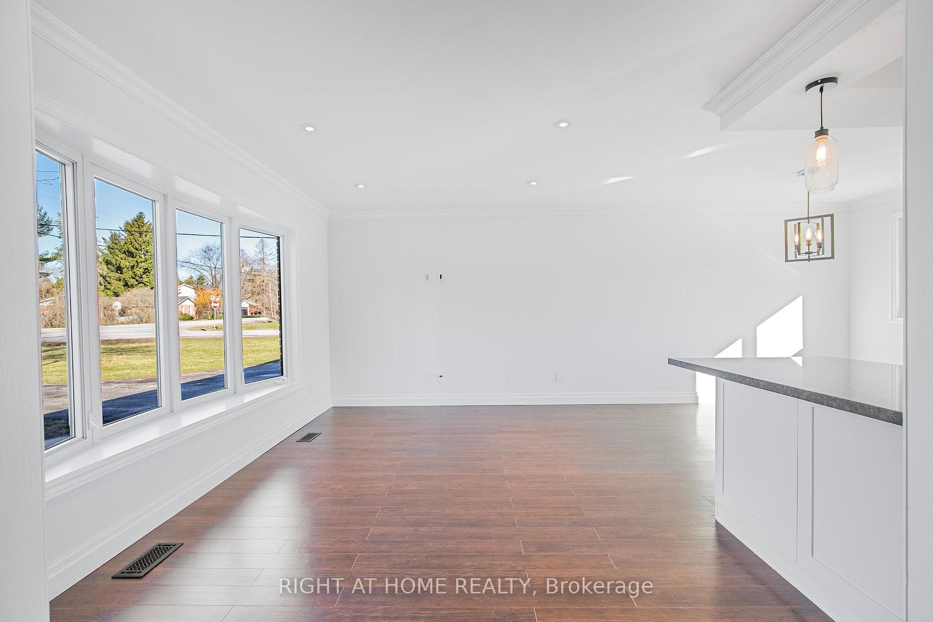 1279 St. Vincent Street photo 5