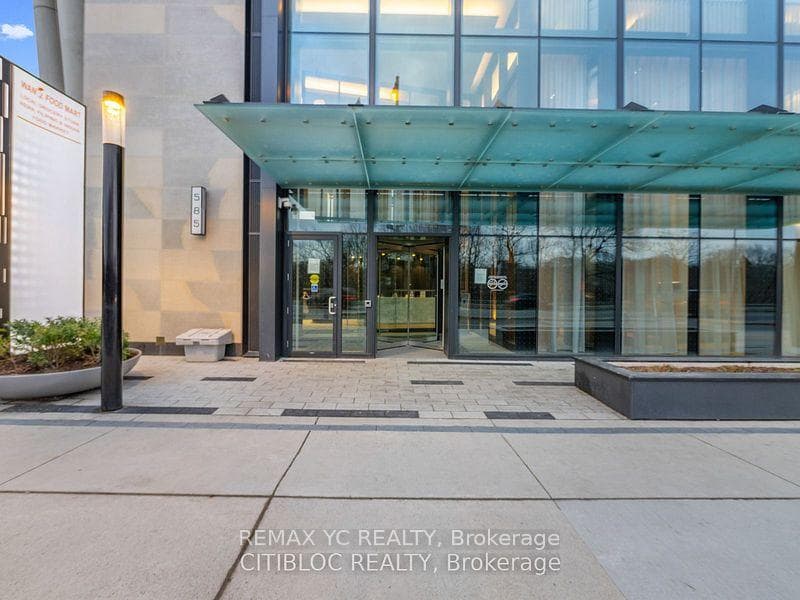 585 Bloor Street Unit 317 photo 2