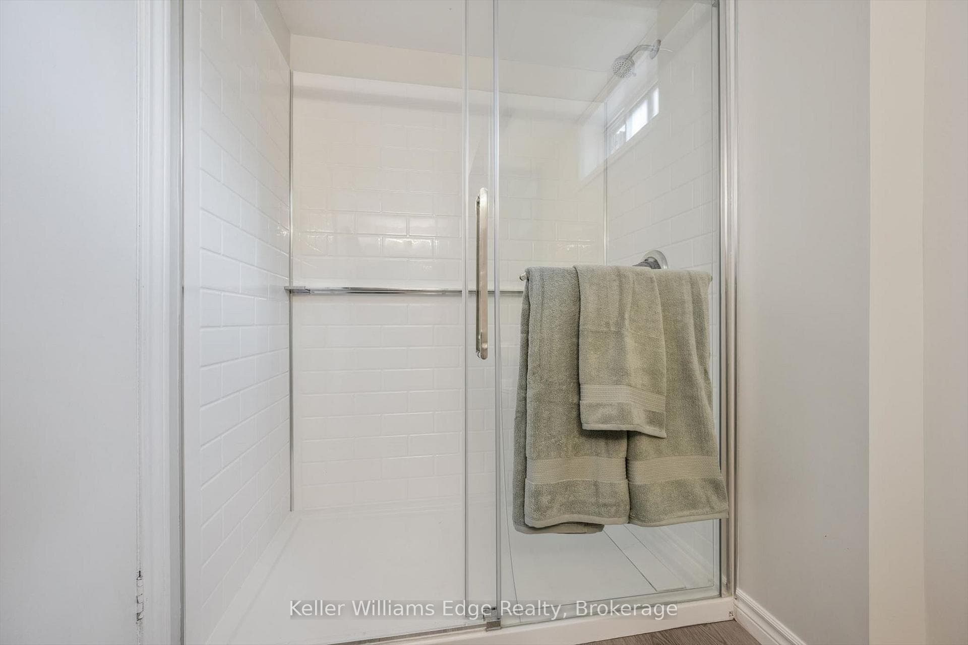 475 Vanguard Crescent photo 30
