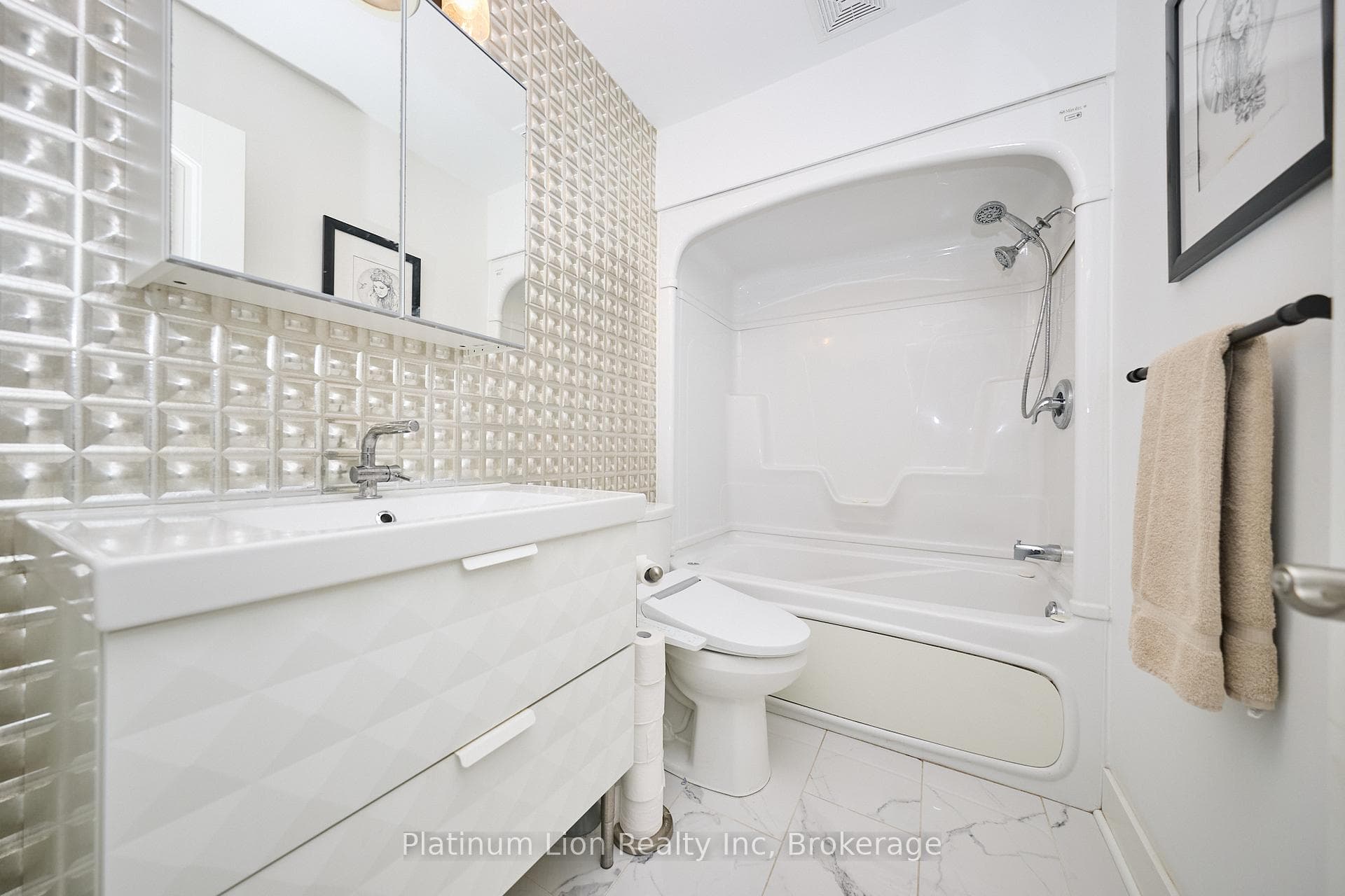 11 1/2 Durham Drive photo 17