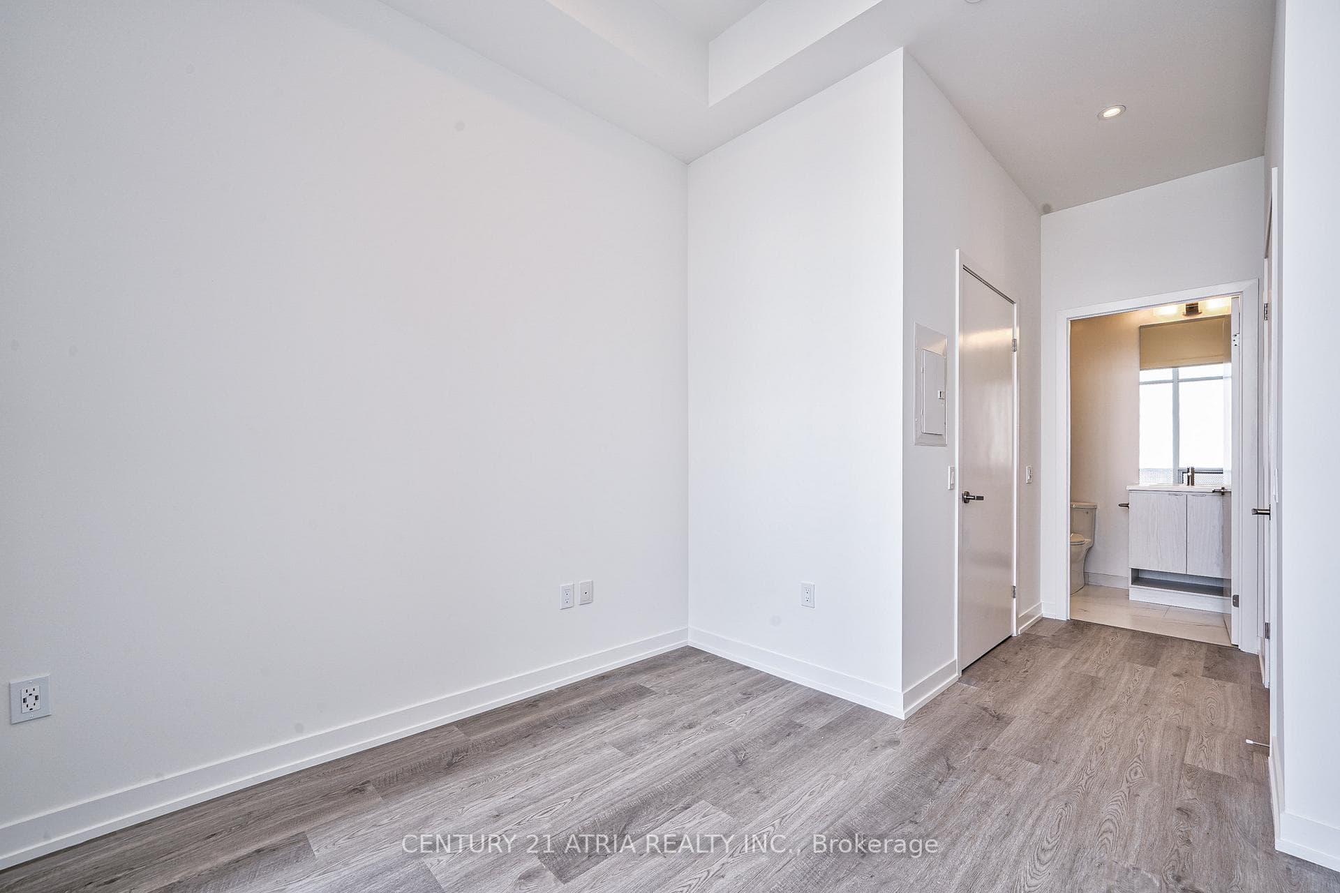 Primary with walk-in & 4 pcs ensuite
