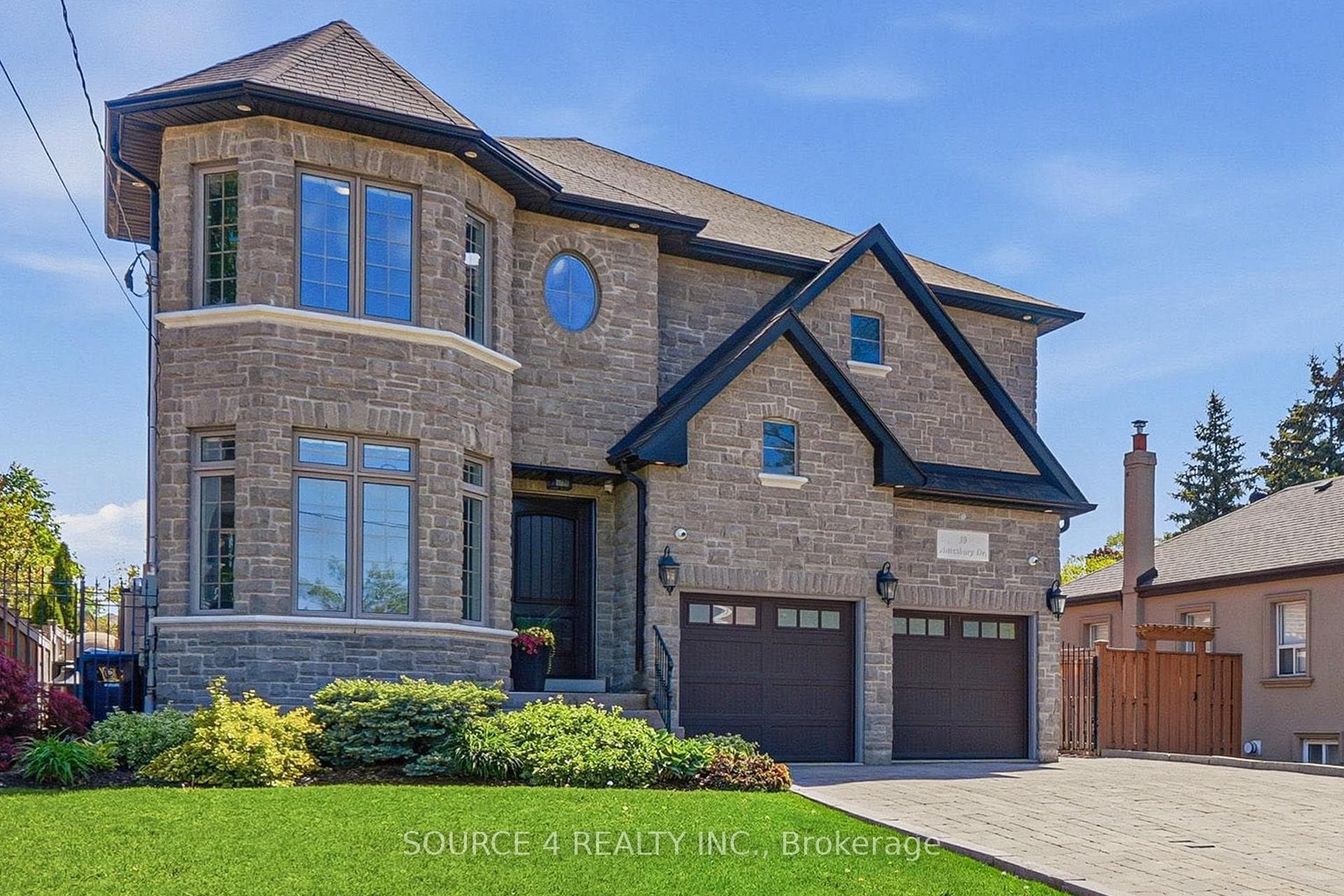 39 Amesbury Drive photo 2