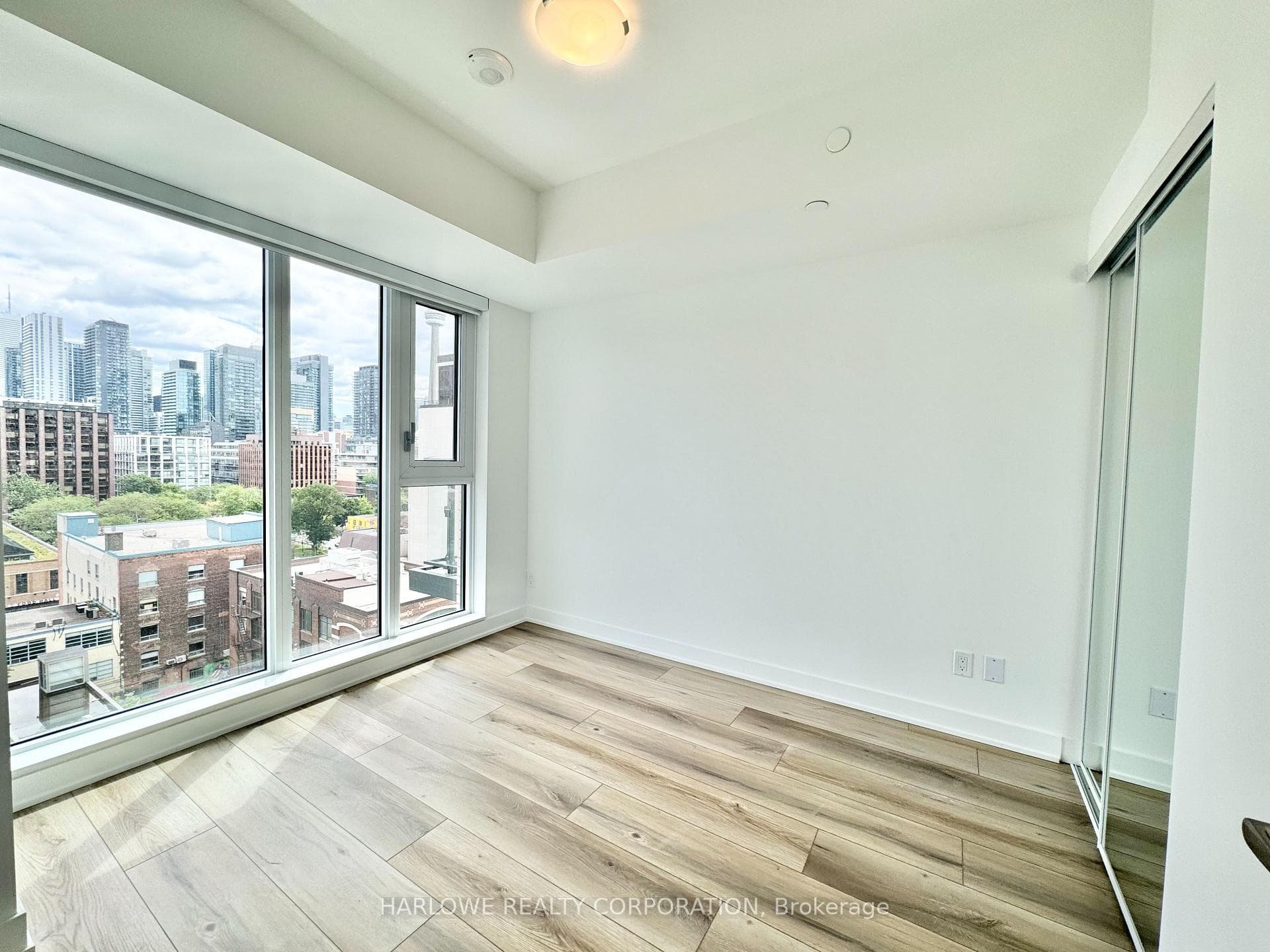 543 Richmond Street Unit 1011 photo 5