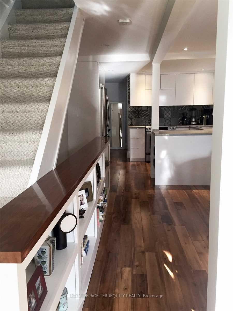 22 Burnfield Avenue Unit Upper photo 10