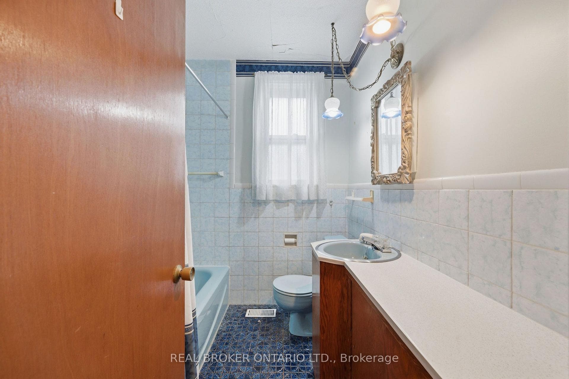 385 Enfield Avenue photo 17