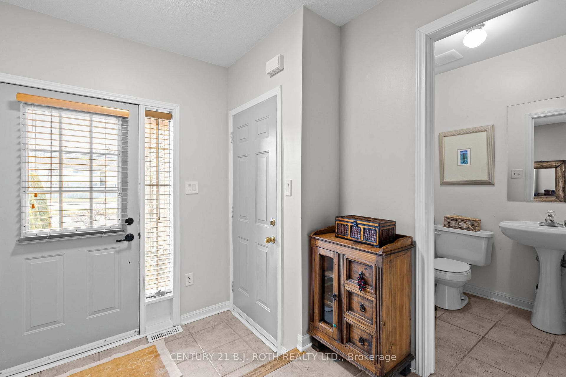 359 FERNDALE Drive photo 4