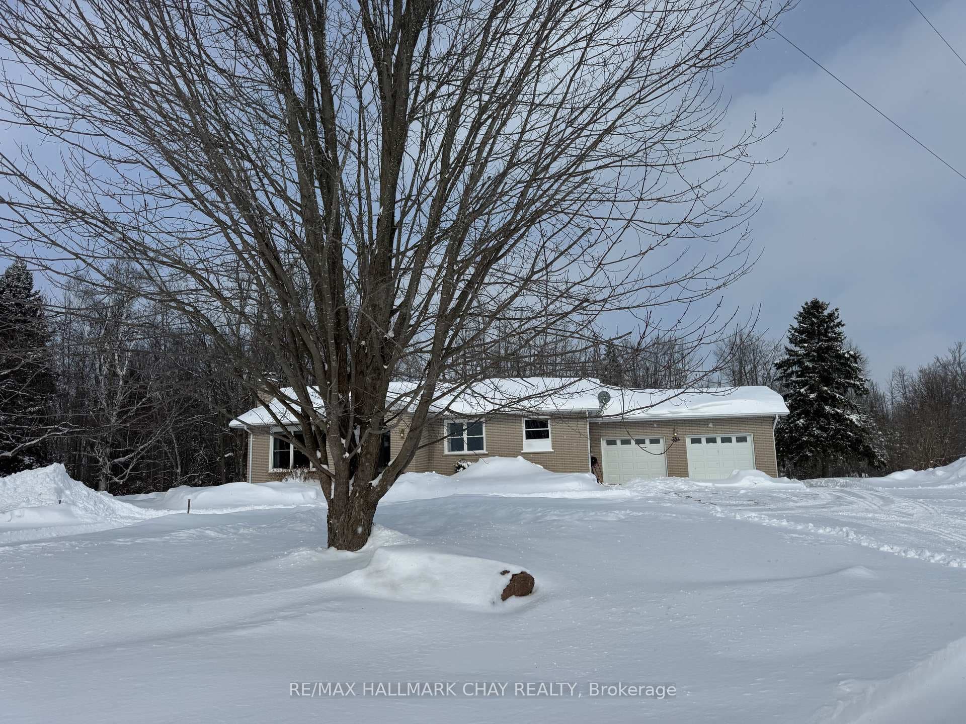 763 - MAIN LEVEL Penetanguishene Road photo 4