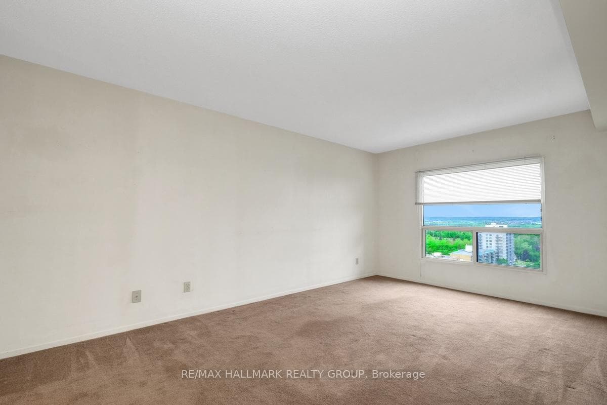 545 St Laurent Boulevard Unit 1703 photo 30