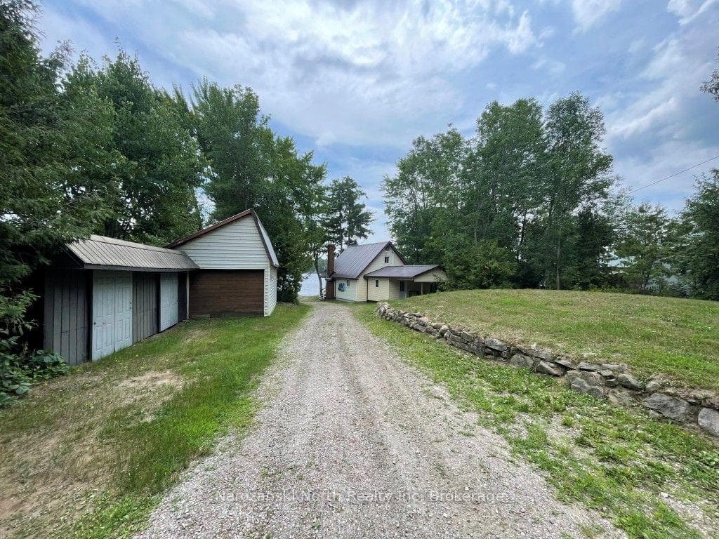 151B Du Lac Avenue photo 25