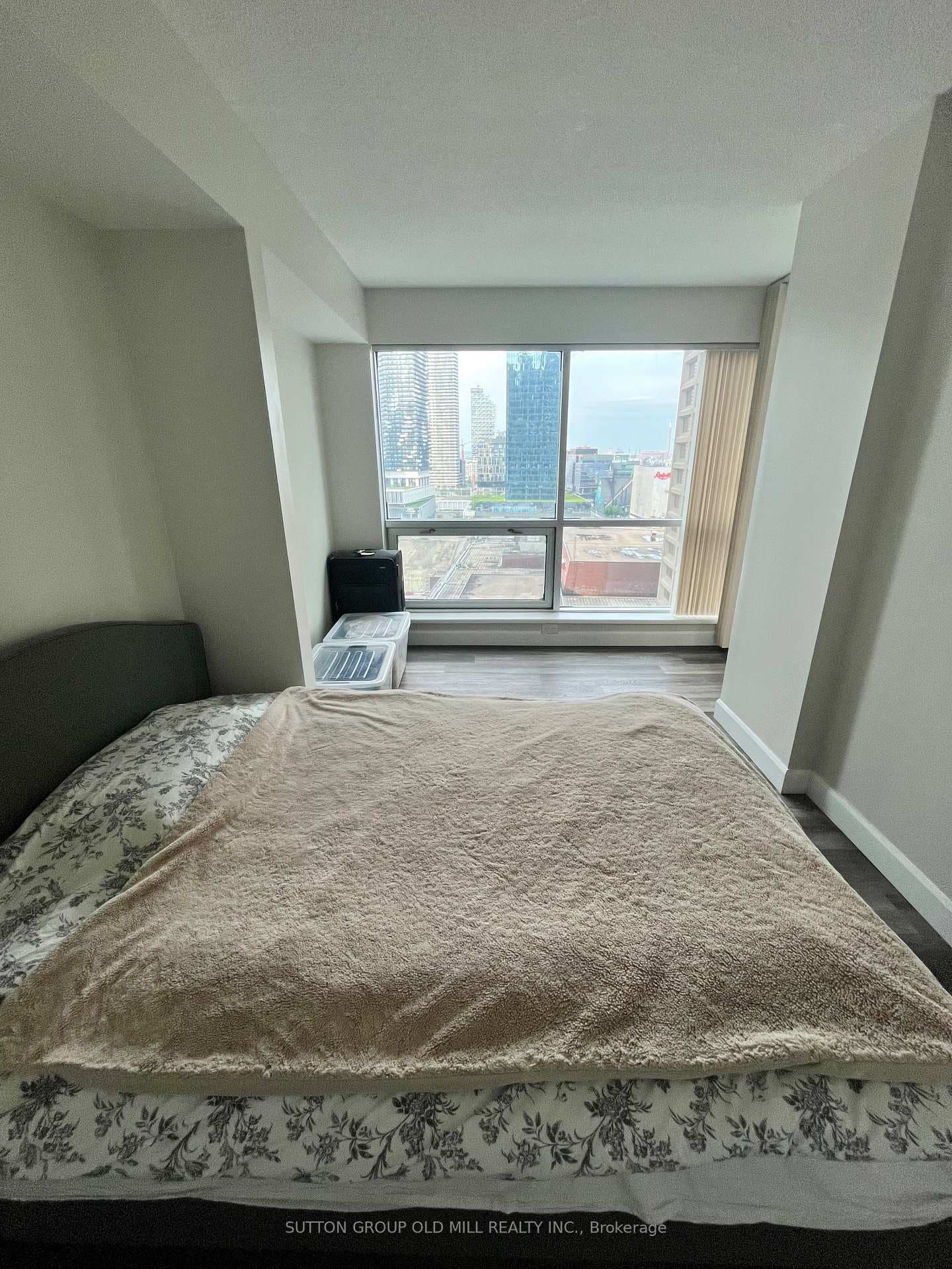10 Yonge Street Unit 1909 photo 5