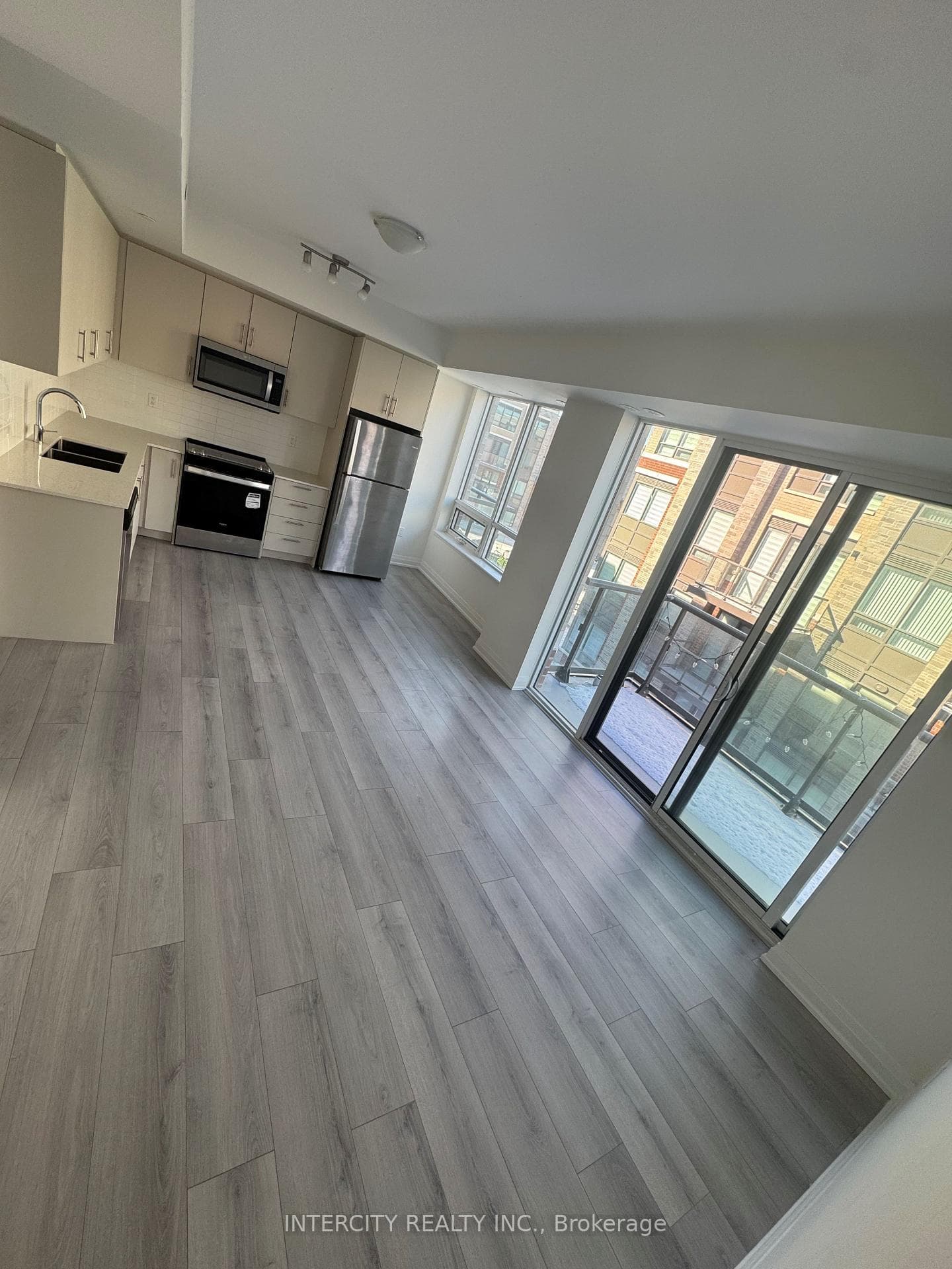 95 Attmar Drive Unit 305 photo 4