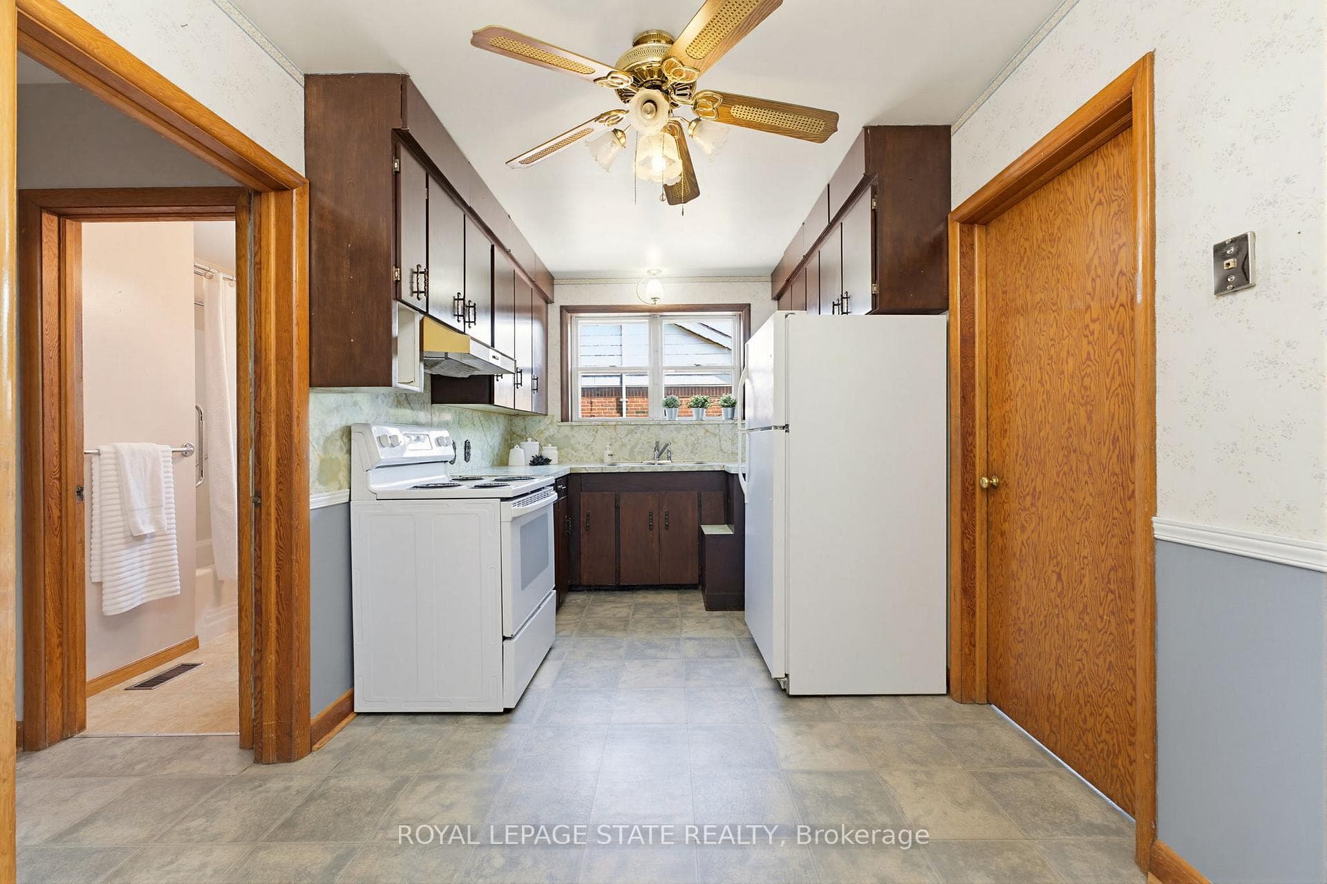 98 Wise Crescent photo 7