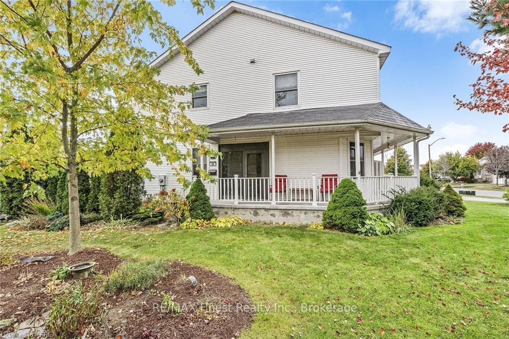 60 MCKEOWN Crescent photo 2