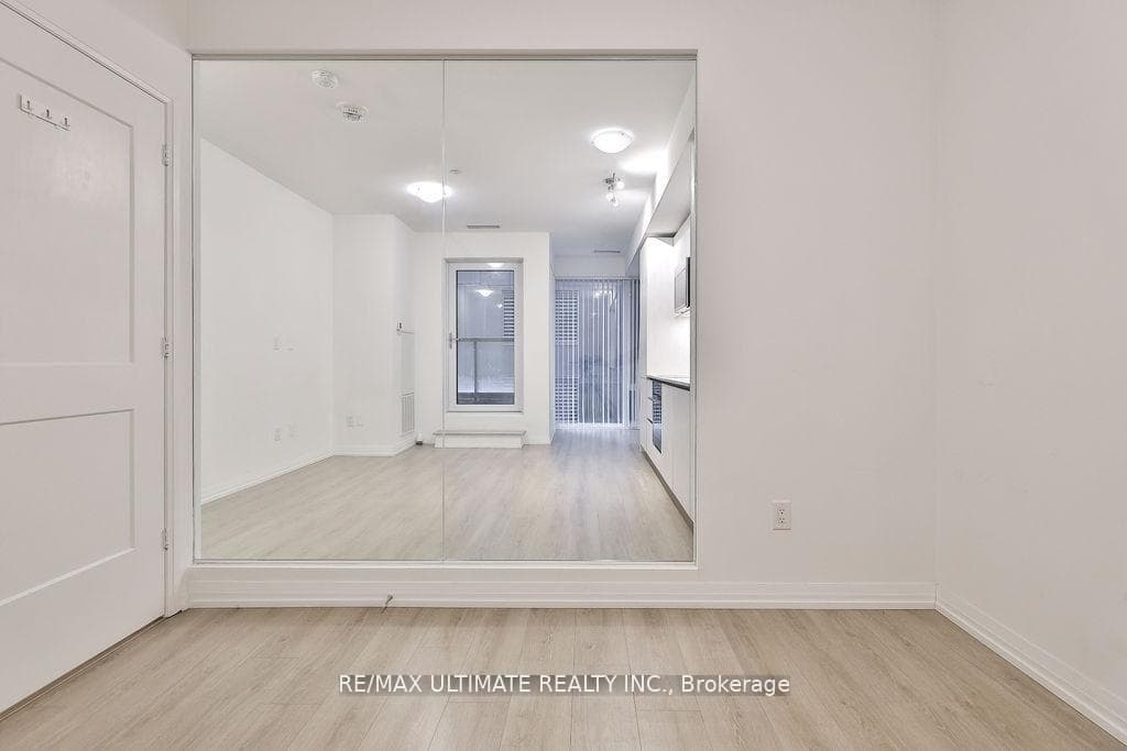 8 Widmer Street Unit 515 photo 14