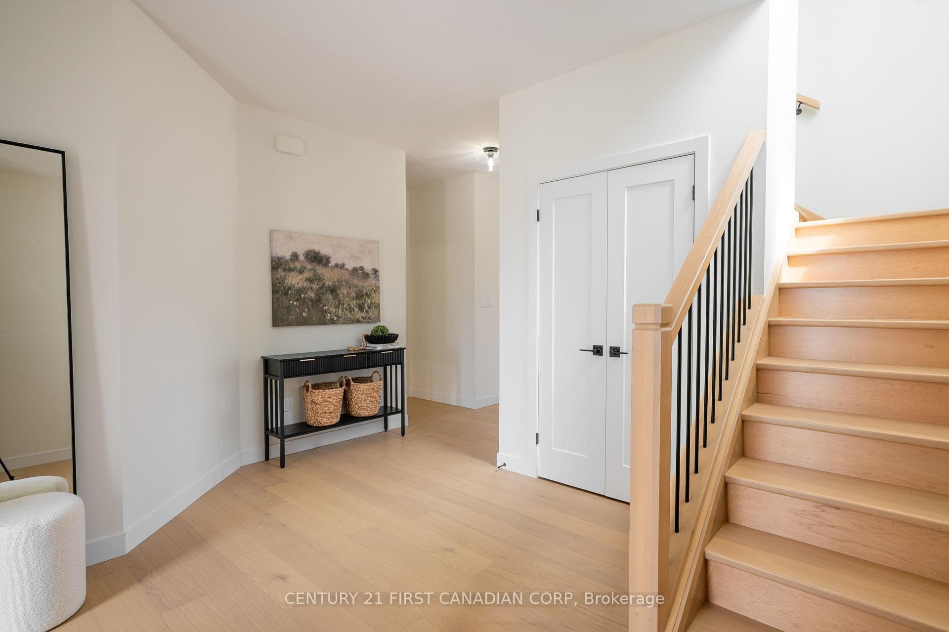 1378 Shields Place photo 5
