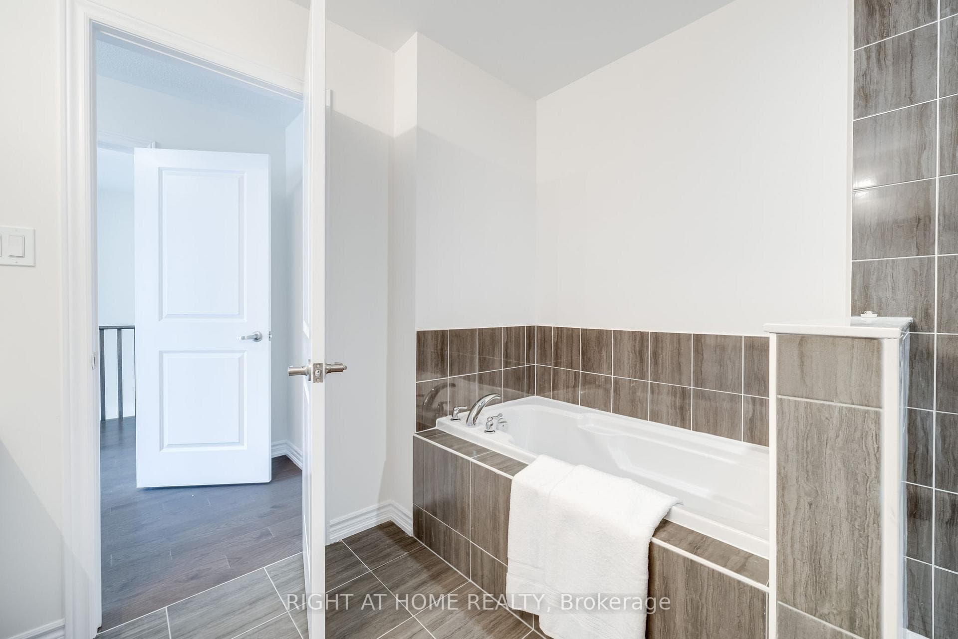10 Ludlow Drive photo 22